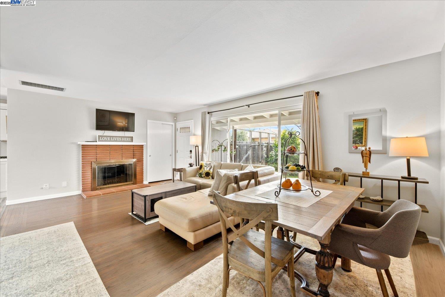 Detail Gallery Image 10 of 37 For 1002 Wyatt Ave, Napa,  CA 94559 - 3 Beds | 2 Baths