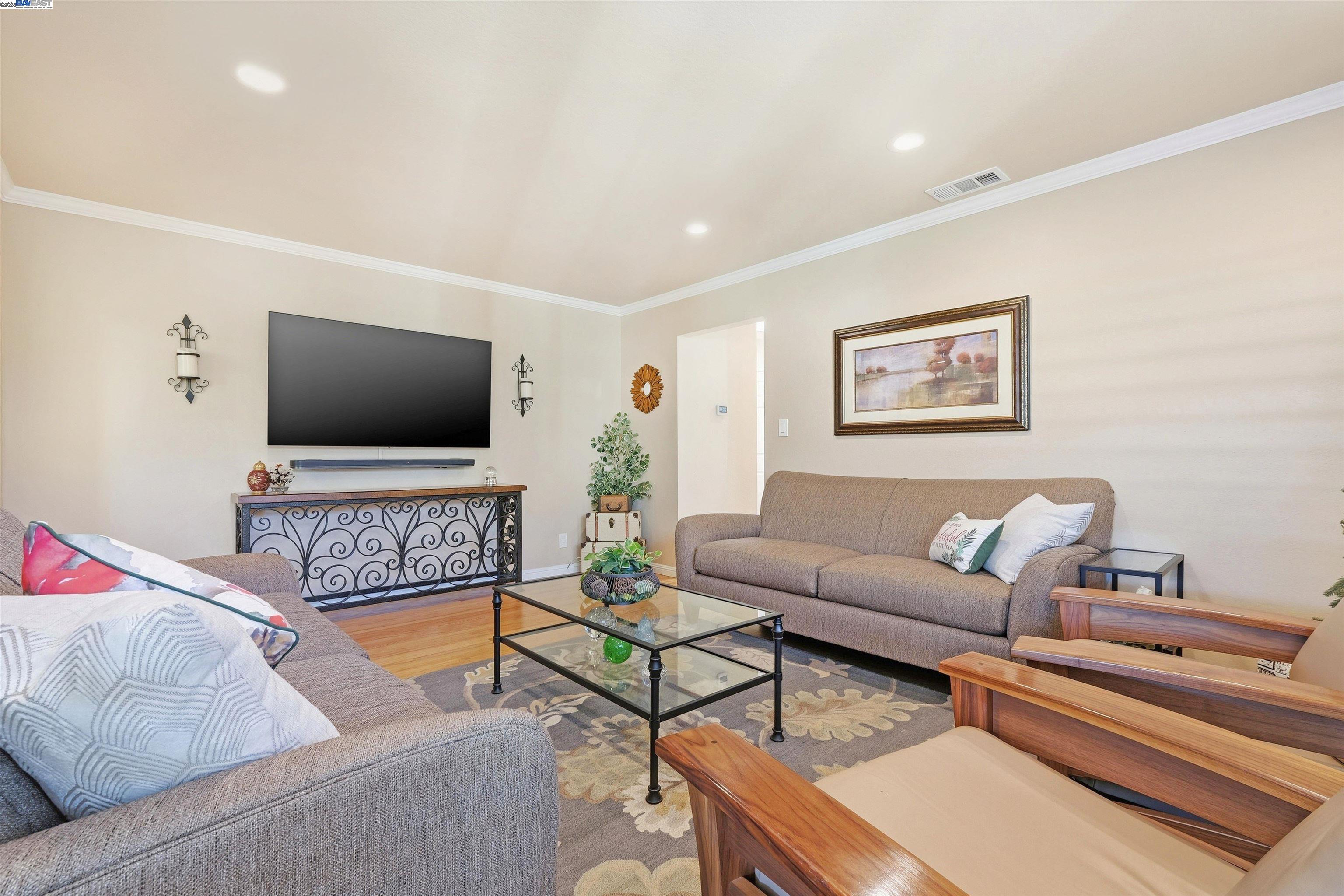 Detail Gallery Image 5 of 36 For 5233 Vernon Ave, Fremont,  CA 94536 - 3 Beds | 2 Baths