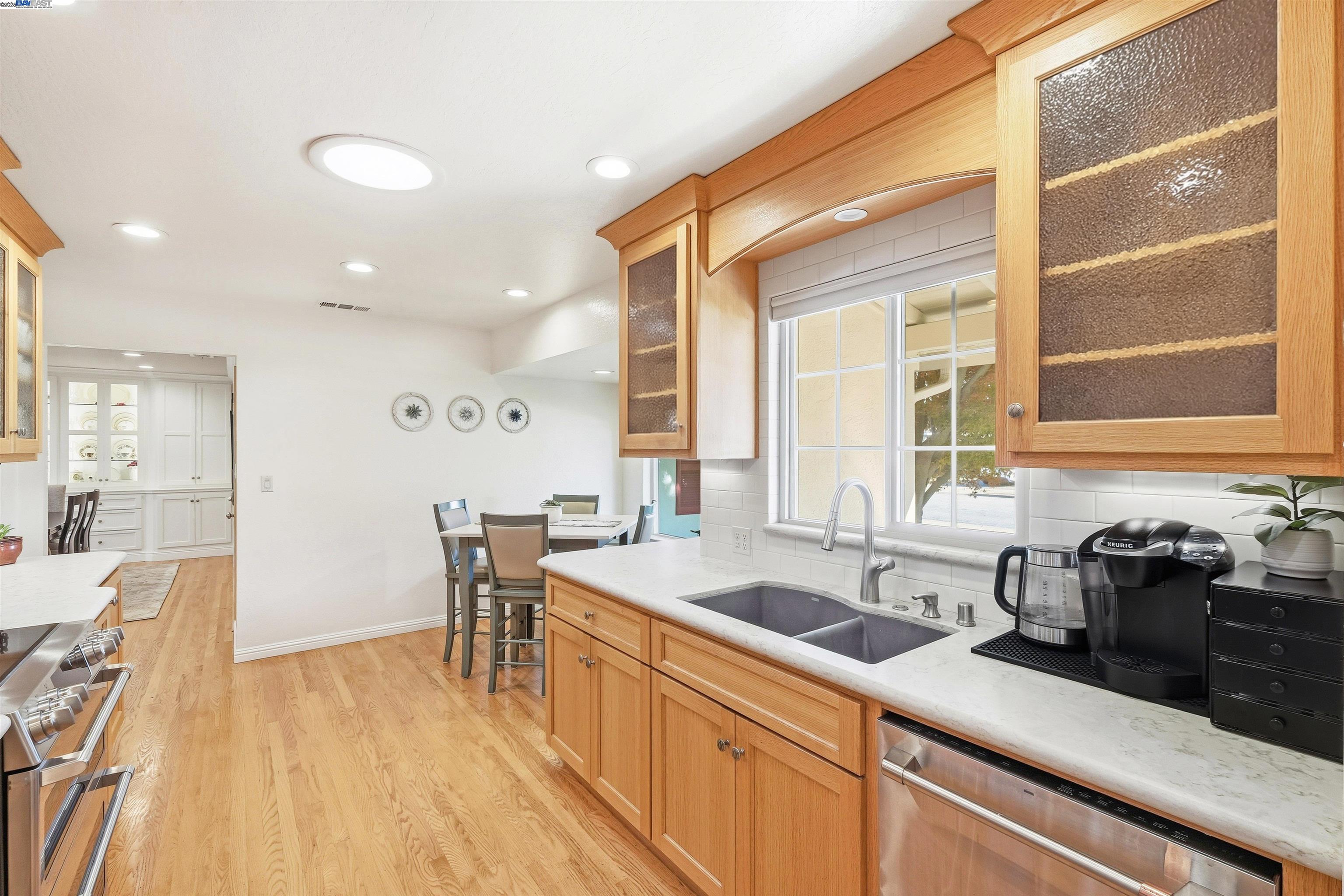 Detail Gallery Image 7 of 36 For 5233 Vernon Ave, Fremont,  CA 94536 - 3 Beds | 2 Baths