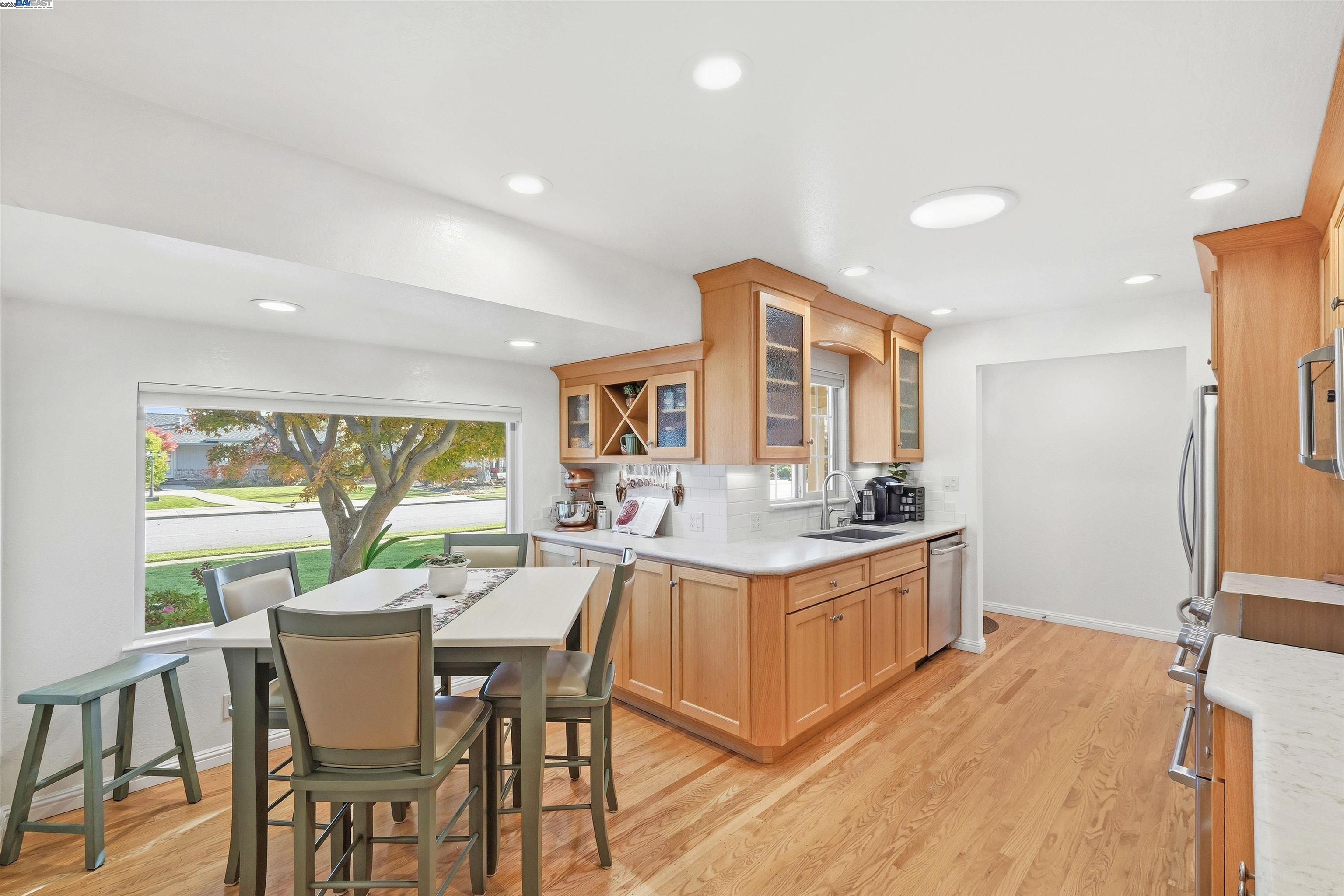 Detail Gallery Image 9 of 36 For 5233 Vernon Ave, Fremont,  CA 94536 - 3 Beds | 2 Baths