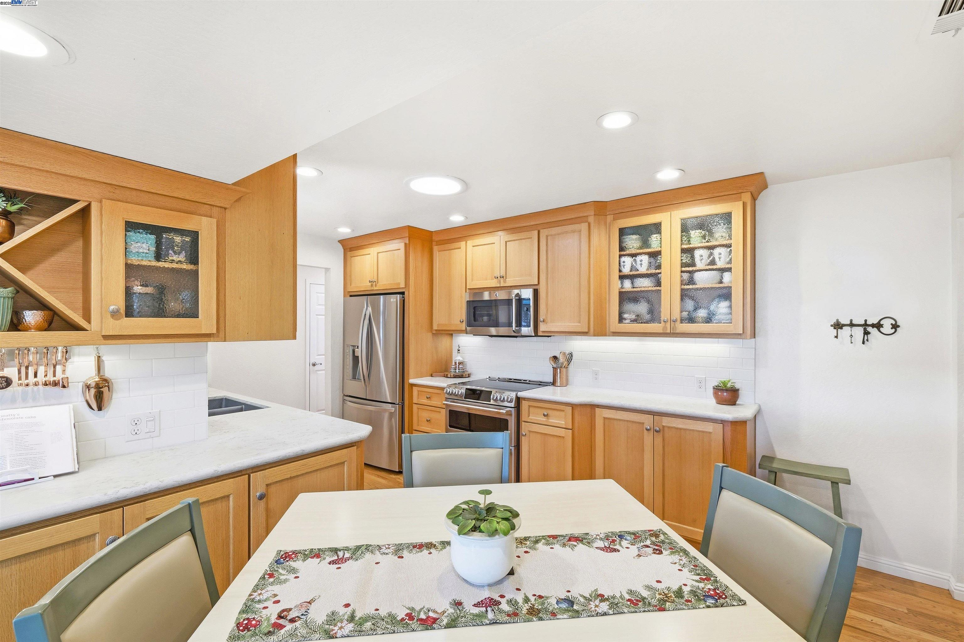 Detail Gallery Image 10 of 36 For 5233 Vernon Ave, Fremont,  CA 94536 - 3 Beds | 2 Baths