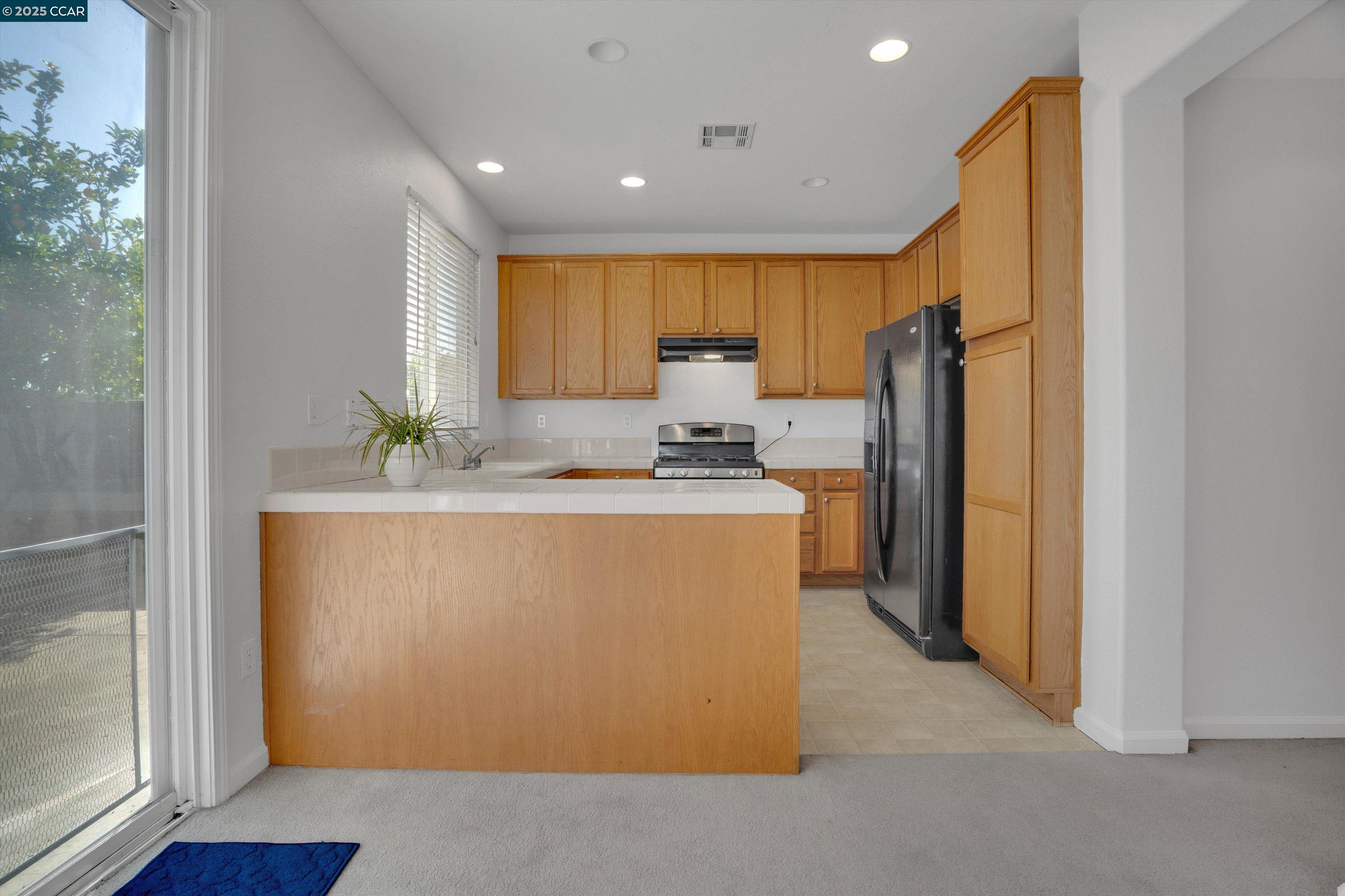 Detail Gallery Image 13 of 39 For 277 Kapalua Bay Cir, Pittsburg,  CA 94565 - 3 Beds | 2/1 Baths