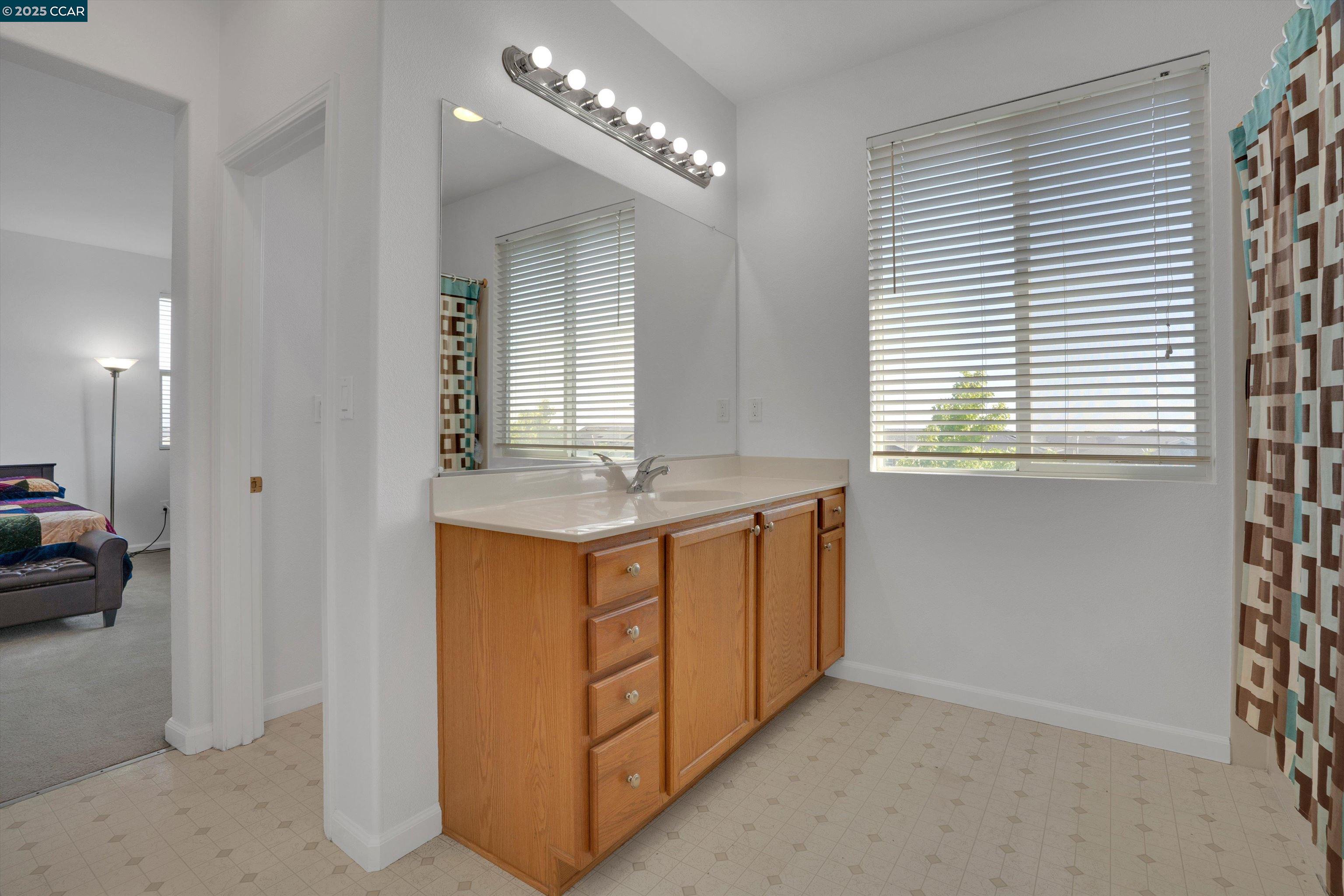 Detail Gallery Image 20 of 39 For 277 Kapalua Bay Cir, Pittsburg,  CA 94565 - 3 Beds | 2/1 Baths