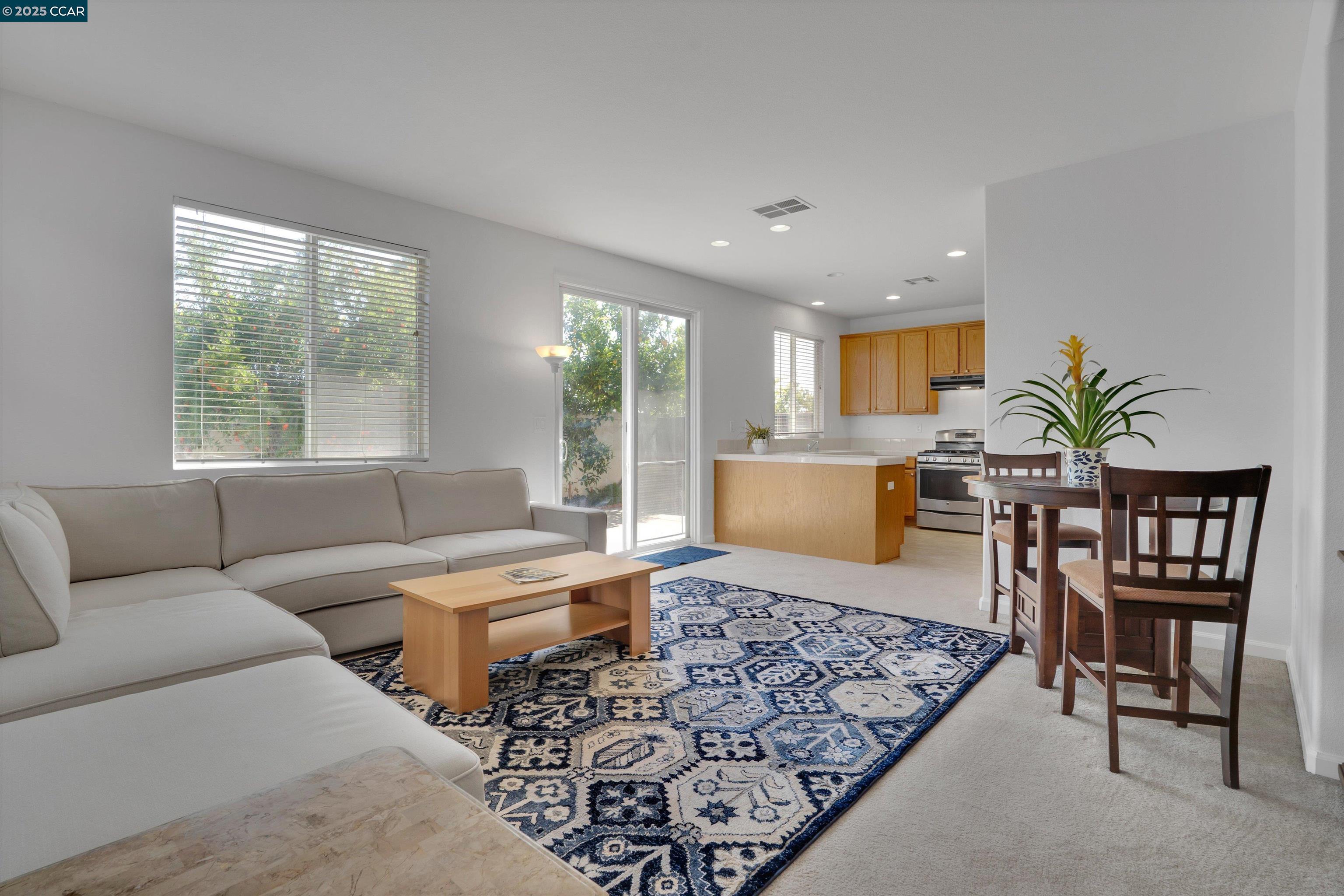 Detail Gallery Image 7 of 39 For 277 Kapalua Bay Cir, Pittsburg,  CA 94565 - 3 Beds | 2/1 Baths