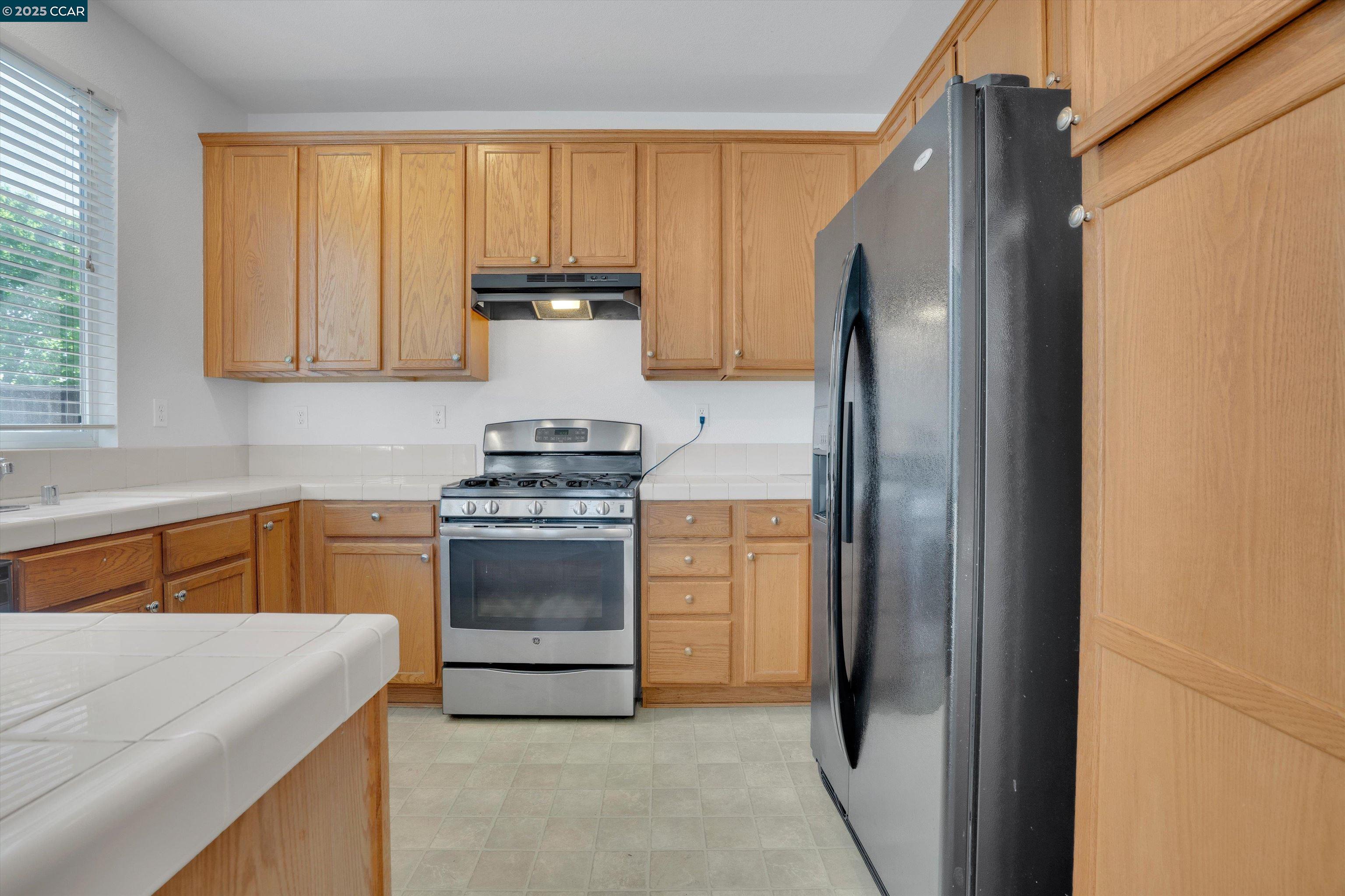 Detail Gallery Image 10 of 39 For 277 Kapalua Bay Cir, Pittsburg,  CA 94565 - 3 Beds | 2/1 Baths