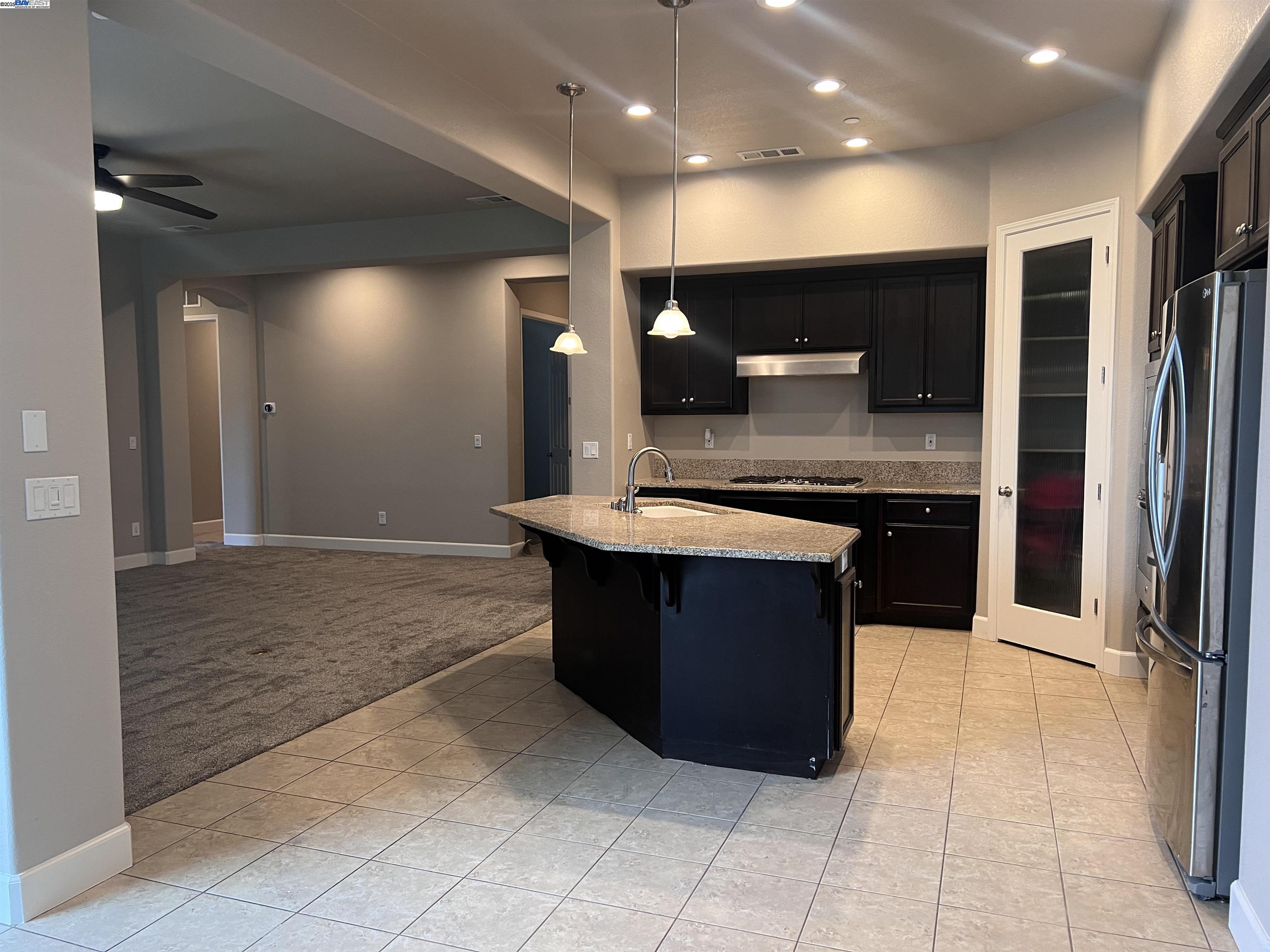 Detail Gallery Image 2 of 28 For 1110 Clearwater Creek Blvd, Manteca,  CA 95336 - 3 Beds | 2 Baths