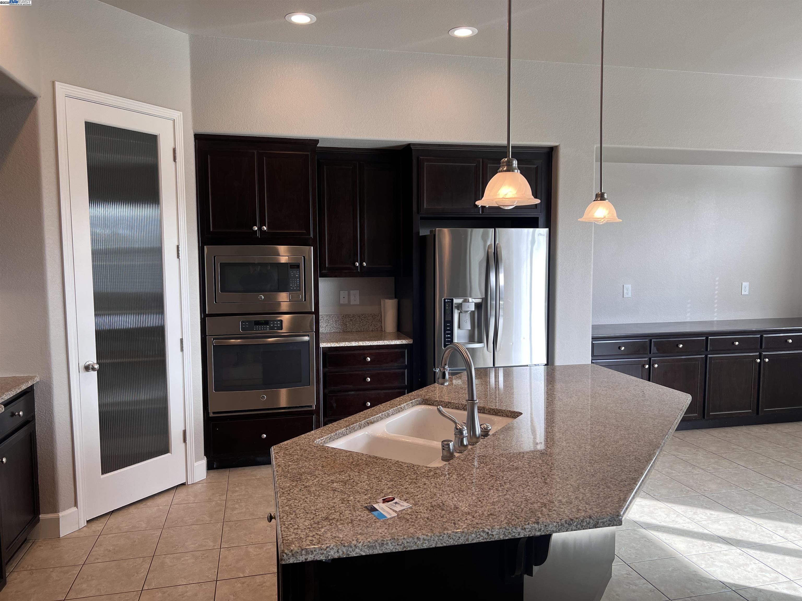 Detail Gallery Image 12 of 28 For 1110 Clearwater Creek Blvd, Manteca,  CA 95336 - 3 Beds | 2 Baths