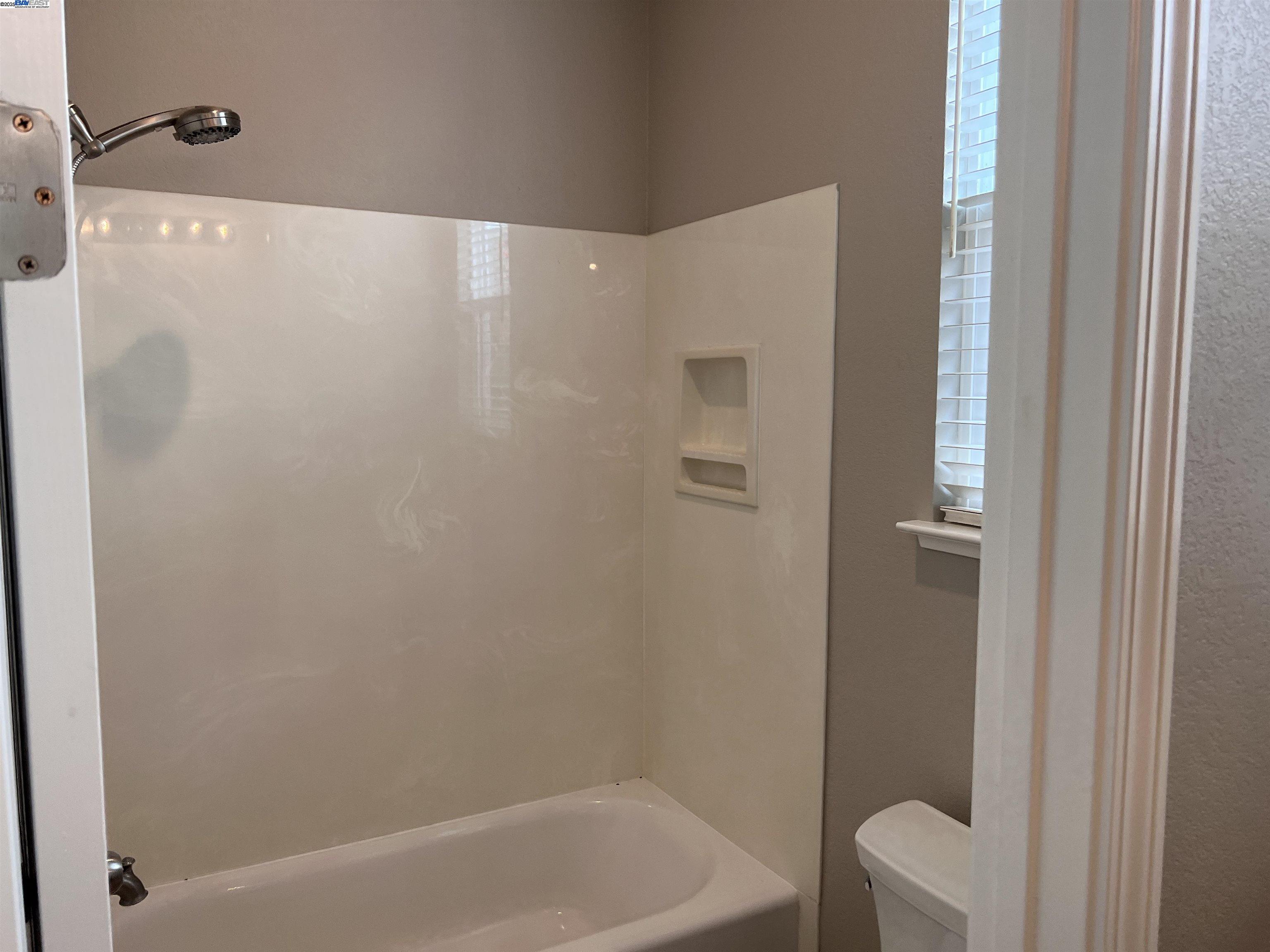 Detail Gallery Image 14 of 28 For 1110 Clearwater Creek Blvd, Manteca,  CA 95336 - 3 Beds | 2 Baths