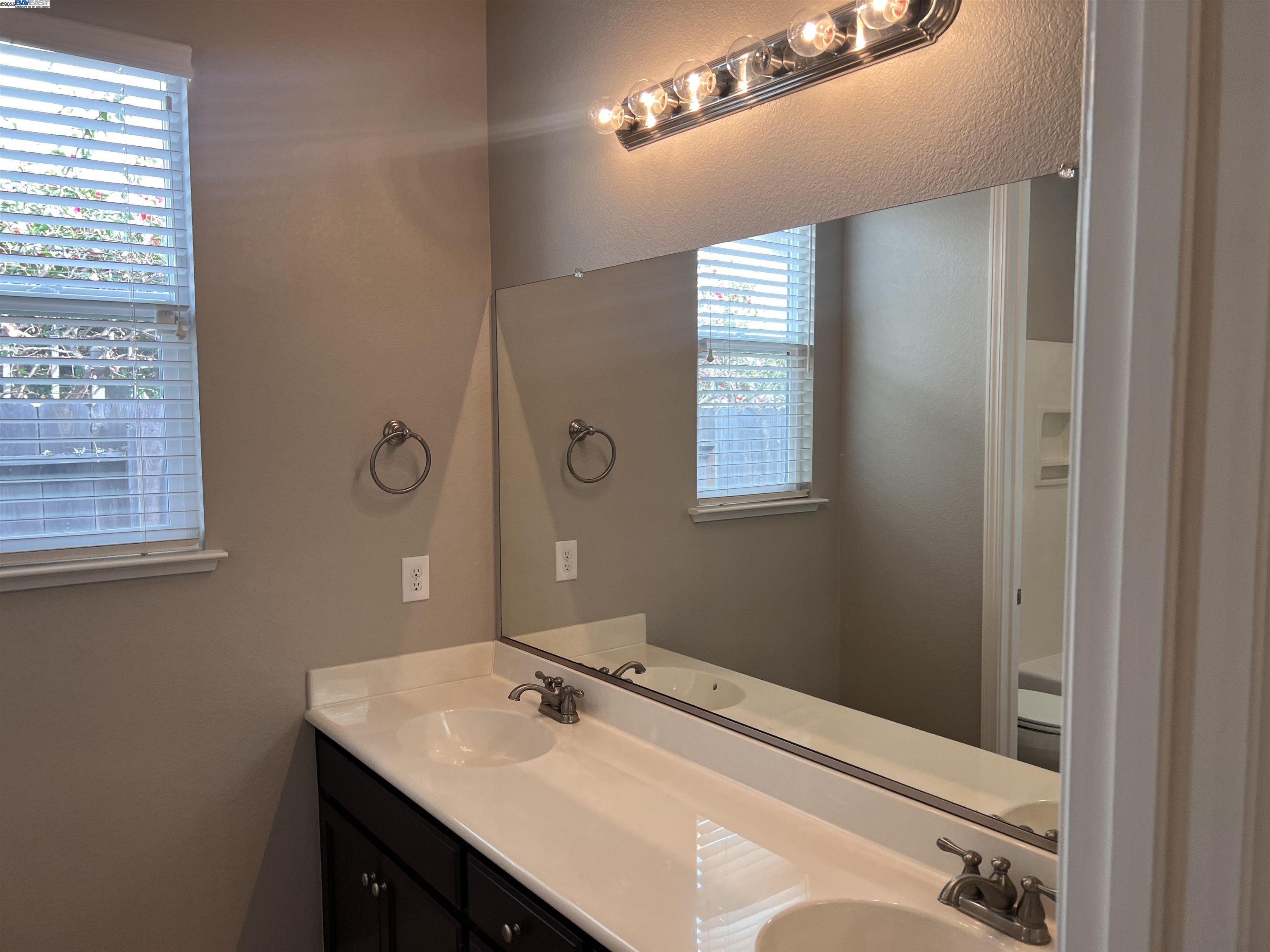 Detail Gallery Image 15 of 28 For 1110 Clearwater Creek Blvd, Manteca,  CA 95336 - 3 Beds | 2 Baths
