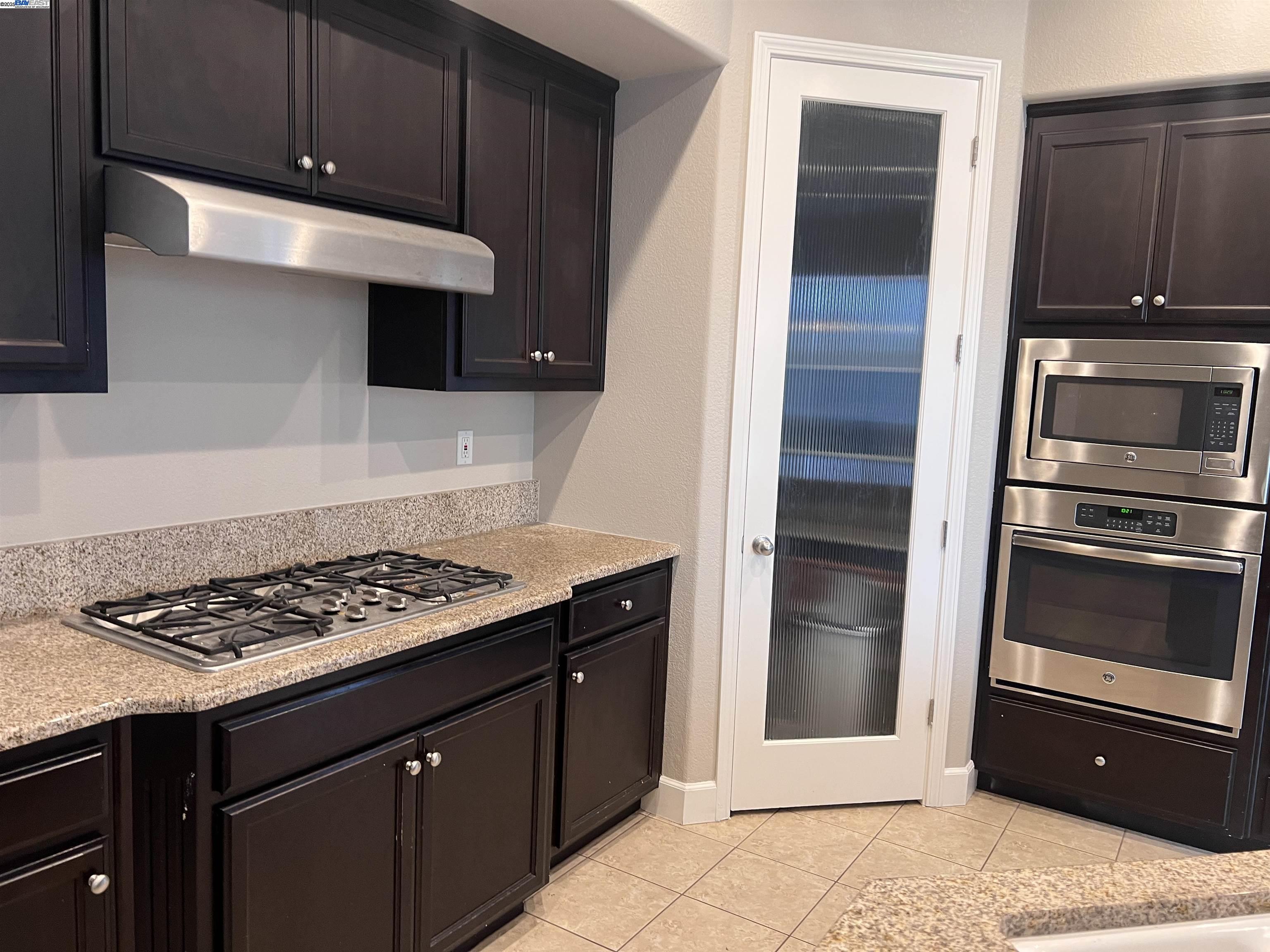 Detail Gallery Image 5 of 28 For 1110 Clearwater Creek Blvd, Manteca,  CA 95336 - 3 Beds | 2 Baths