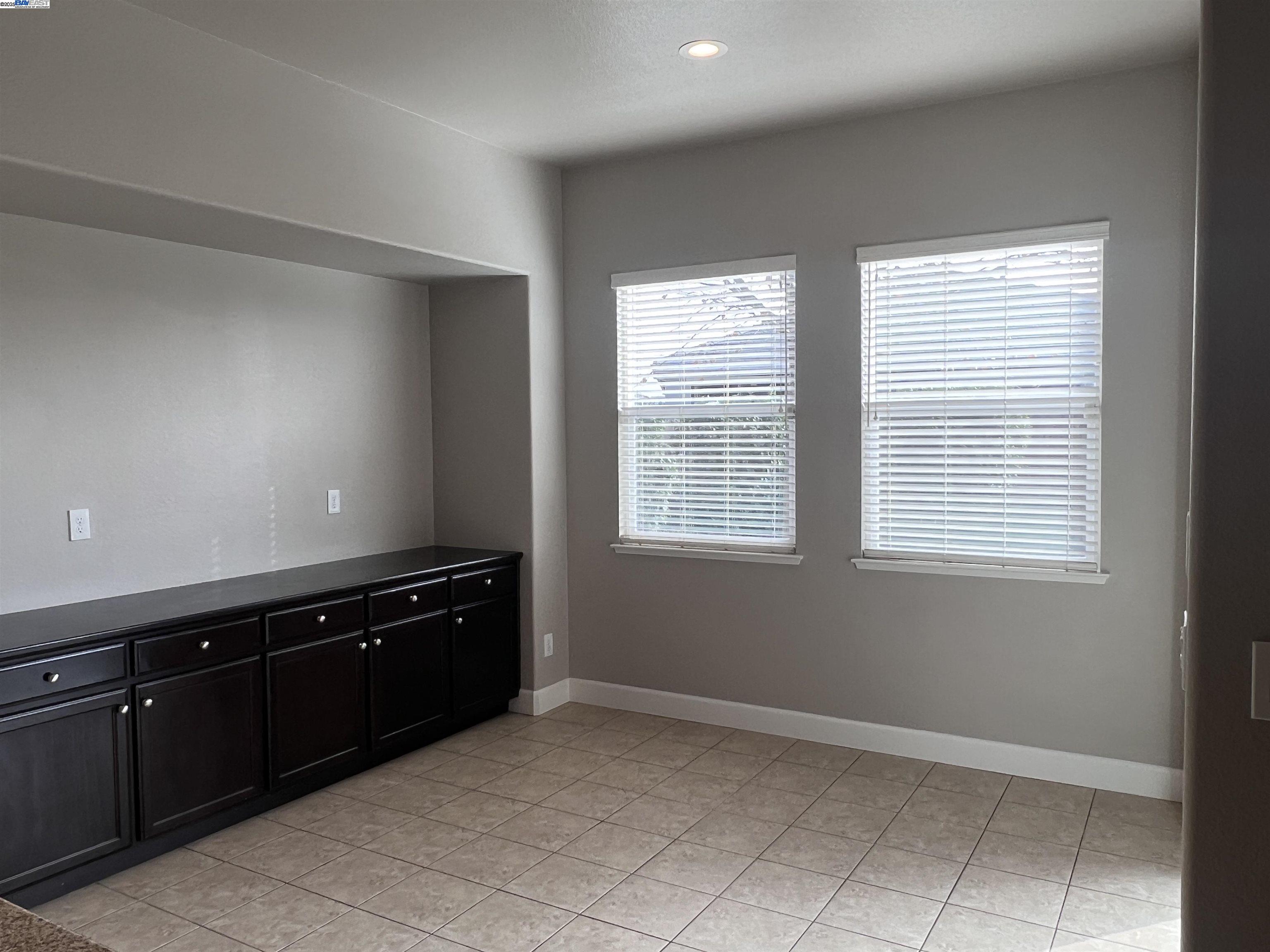 Detail Gallery Image 10 of 28 For 1110 Clearwater Creek Blvd, Manteca,  CA 95336 - 3 Beds | 2 Baths