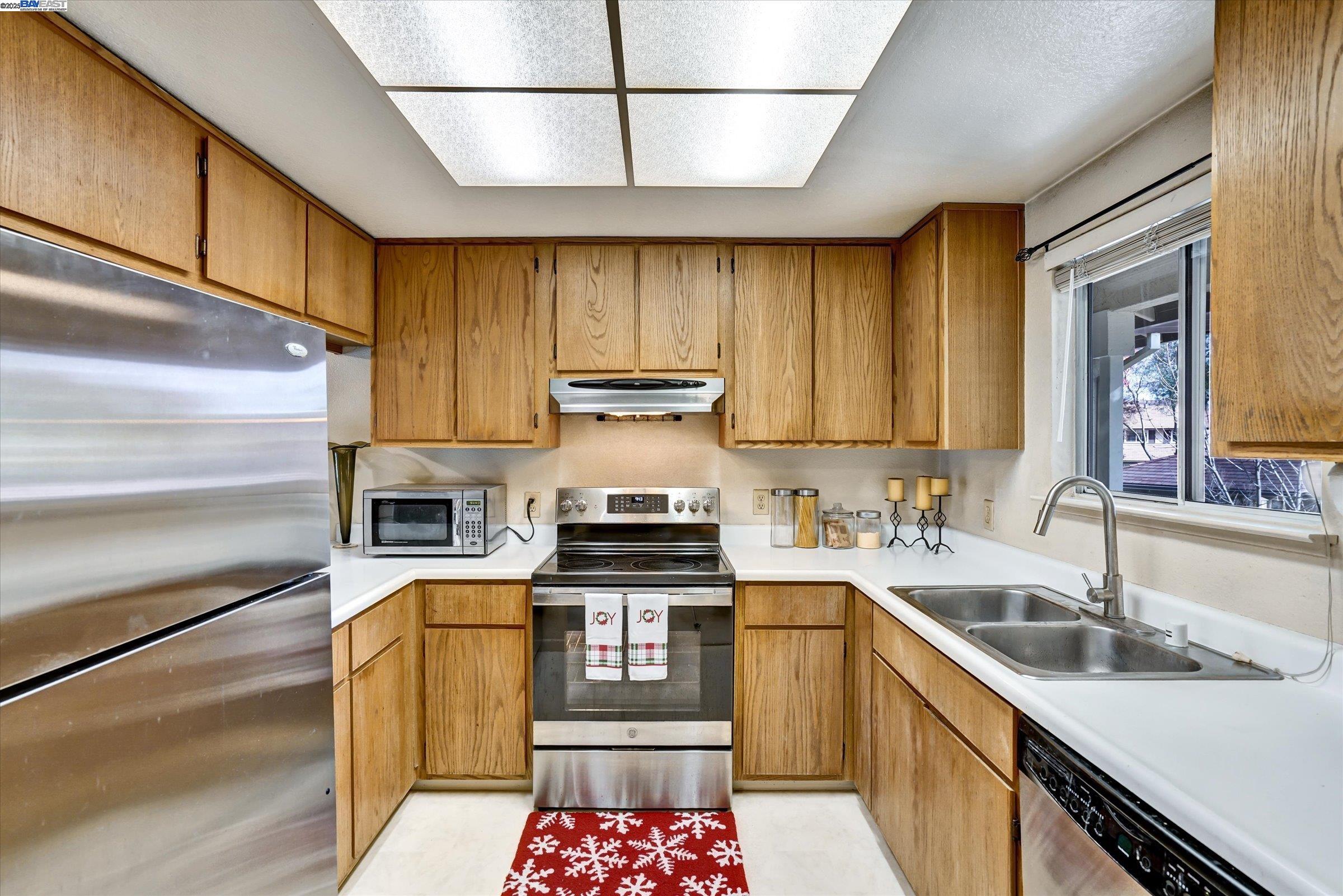 Detail Gallery Image 4 of 20 For 1446 Chateau Cmn #208,  Livermore,  CA 94550 - 2 Beds | 2 Baths