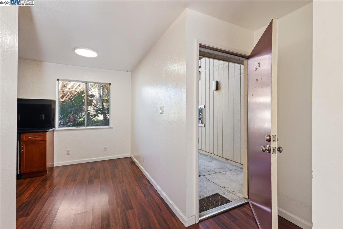 Detail Gallery Image 3 of 17 For 14653 Doolittle Drive, San Leandro,  CA 94577-6616 - 2 Beds | 2 Baths