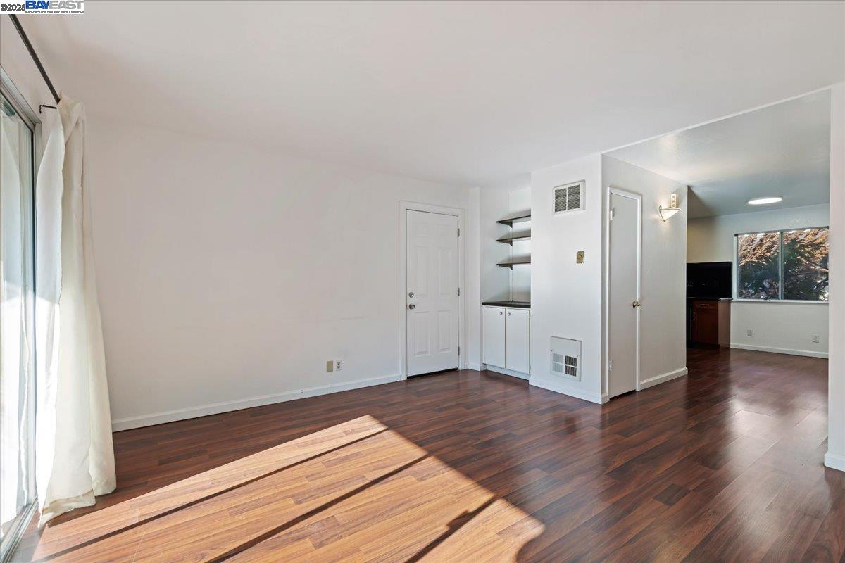 Detail Gallery Image 7 of 17 For 14653 Doolittle Drive, San Leandro,  CA 94577-6616 - 2 Beds | 2 Baths