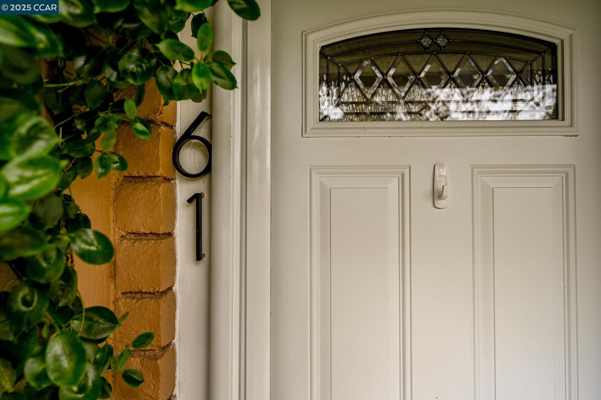 Detail Gallery Image 3 of 33 For 61 Fountainhead Ct, Martinez,  CA 94553 - 3 Beds | 2 Baths