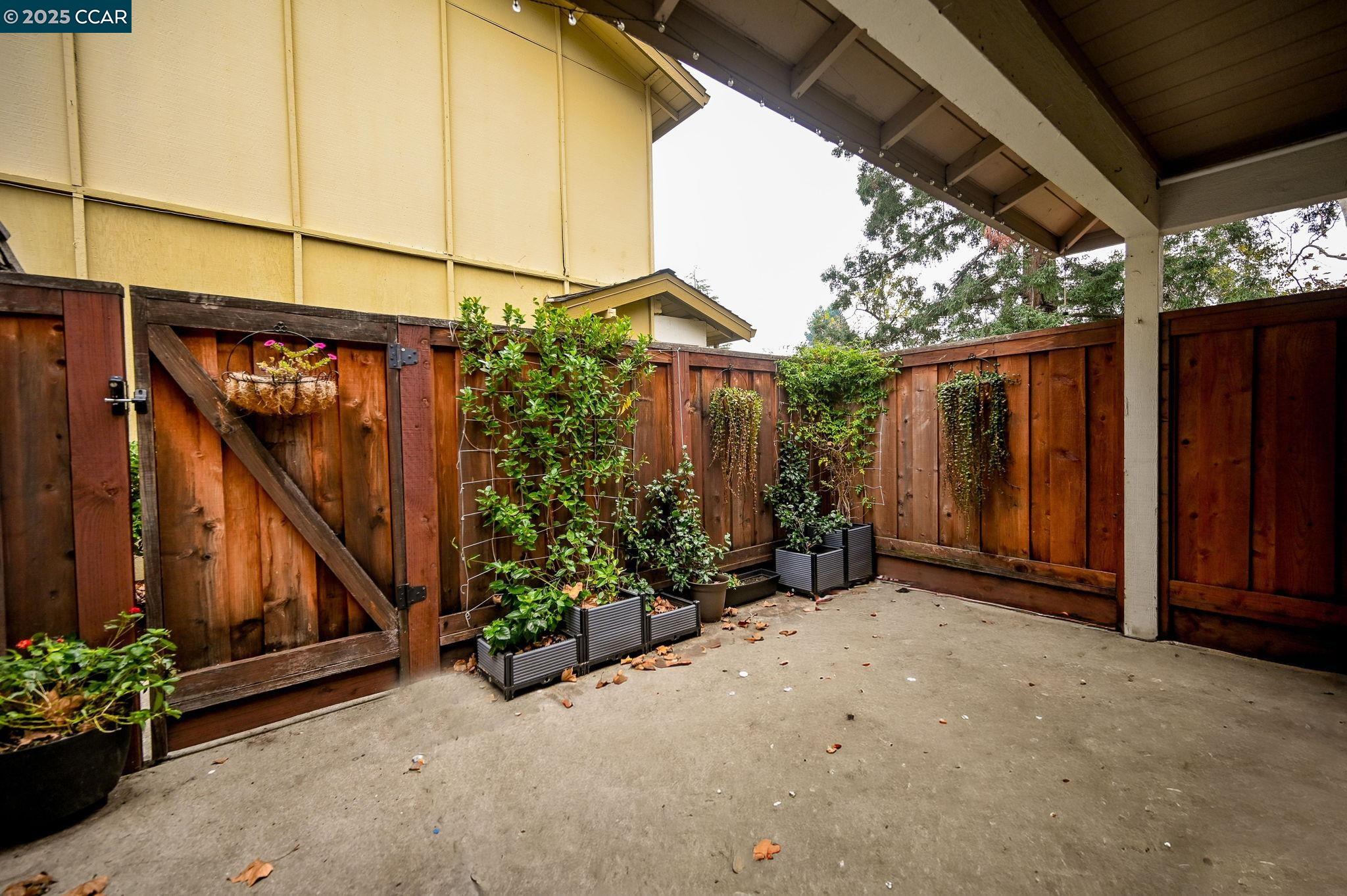 Detail Gallery Image 25 of 33 For 61 Fountainhead Ct, Martinez,  CA 94553 - 3 Beds | 2 Baths