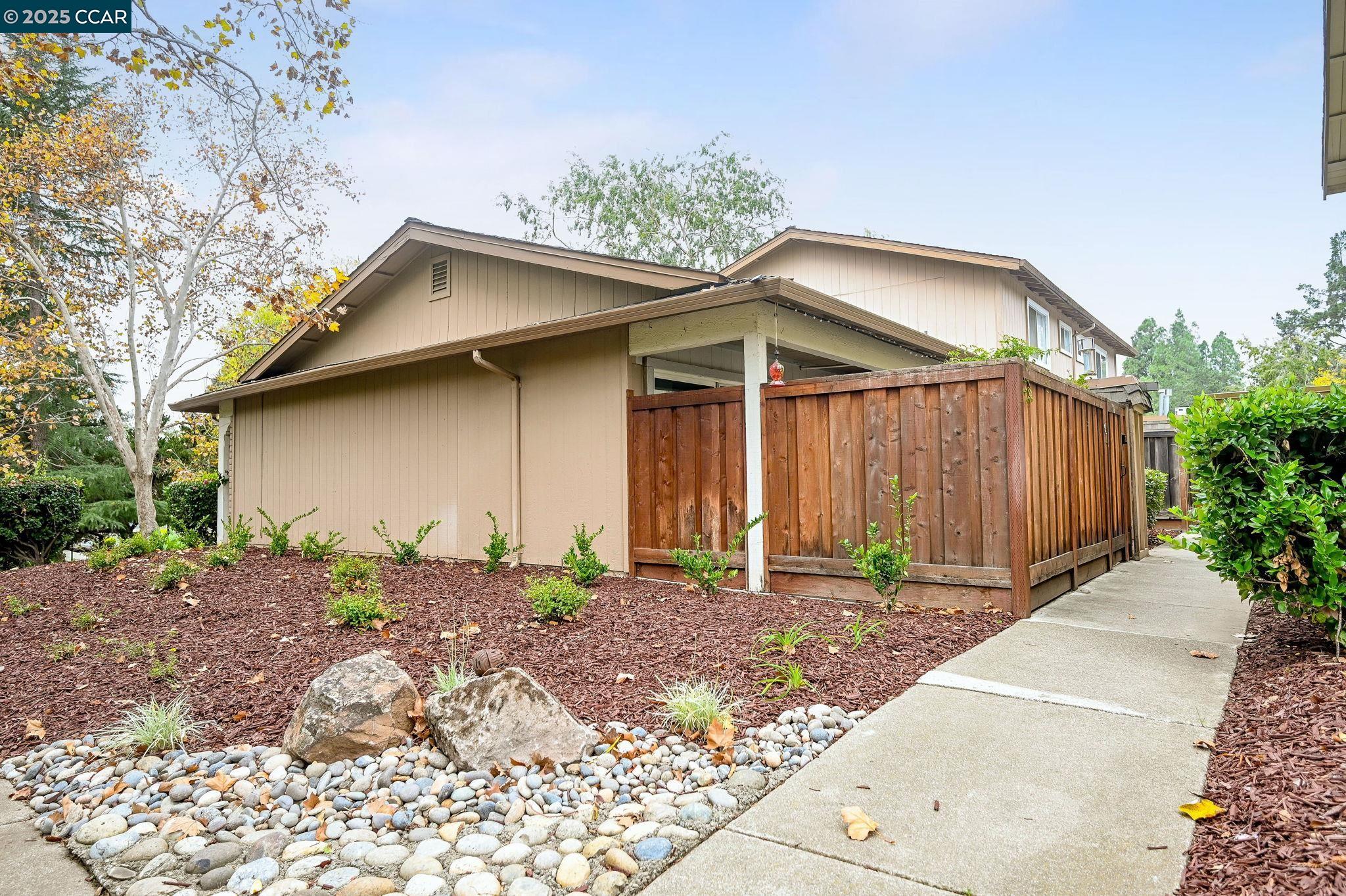 Detail Gallery Image 26 of 33 For 61 Fountainhead Ct, Martinez,  CA 94553 - 3 Beds | 2 Baths