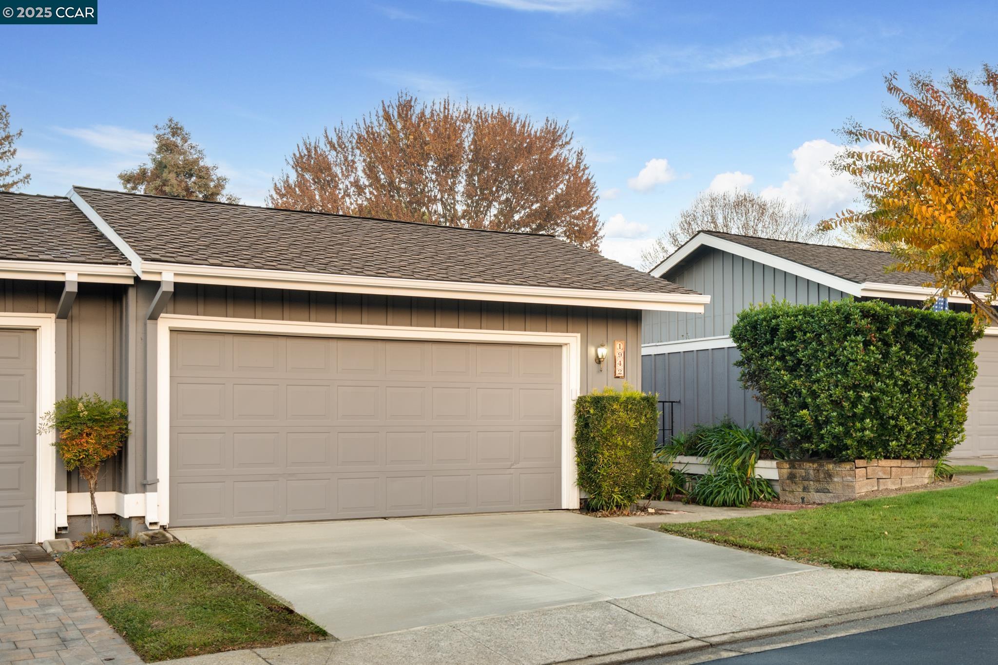 Detail Gallery Image 2 of 45 For 1942 Rancho Verde Circle E, Danville,  CA 94526 - 3 Beds | 2 Baths