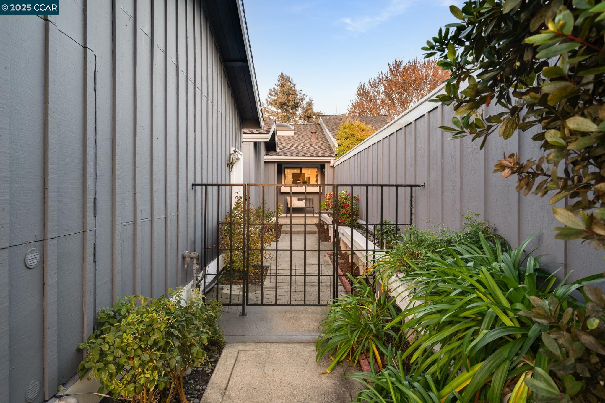 Detail Gallery Image 3 of 45 For 1942 Rancho Verde Circle E, Danville,  CA 94526 - 3 Beds | 2 Baths