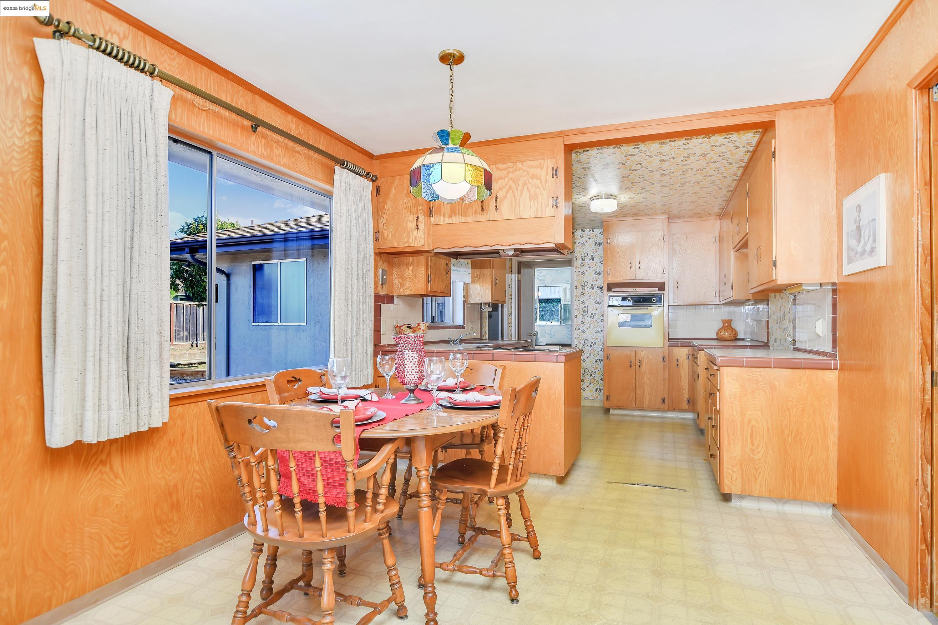 Detail Gallery Image 12 of 33 For 2266 Harborview Dr, San Leandro,  CA 94577 - 3 Beds | 2 Baths