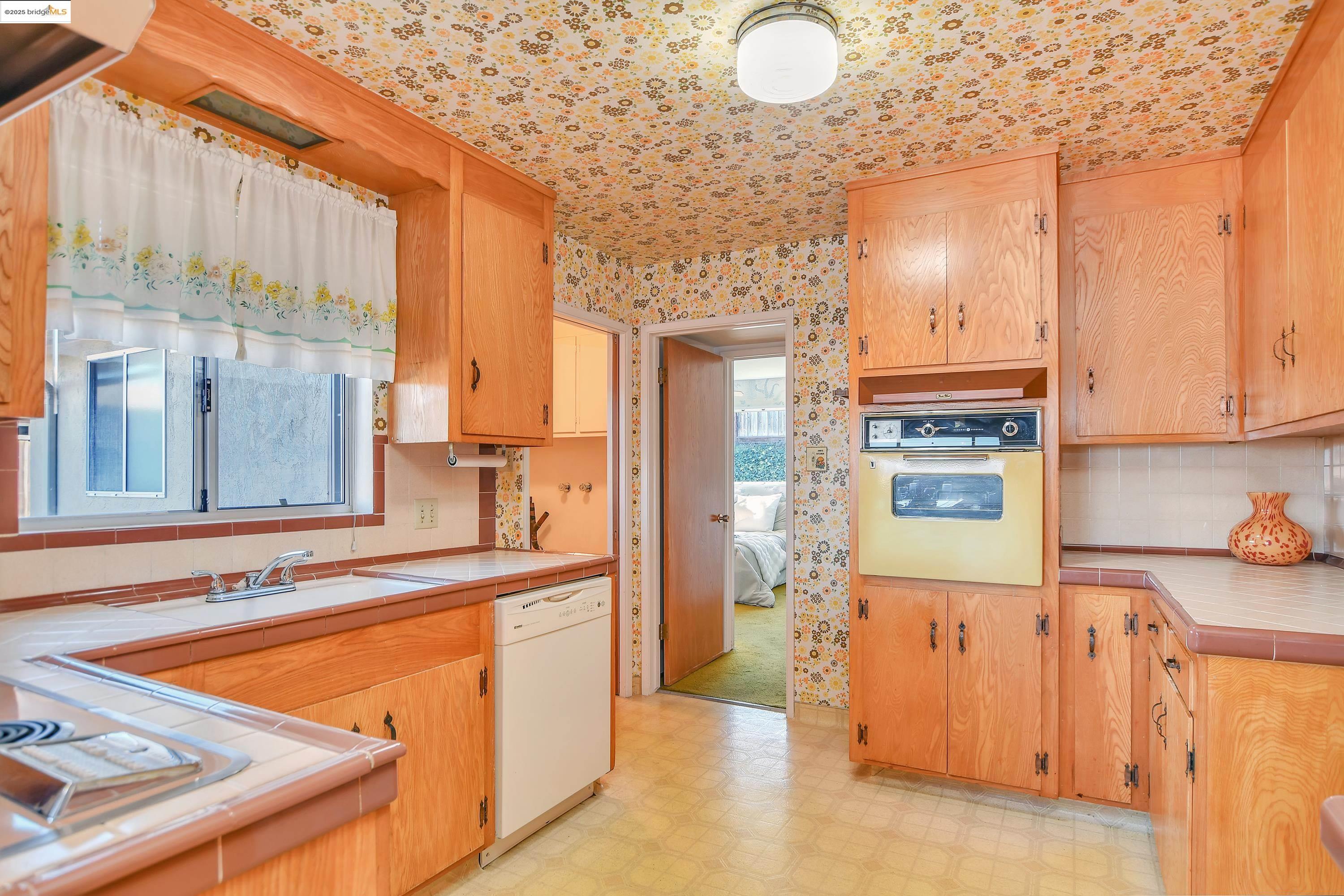 Detail Gallery Image 14 of 33 For 2266 Harborview Dr, San Leandro,  CA 94577 - 3 Beds | 2 Baths