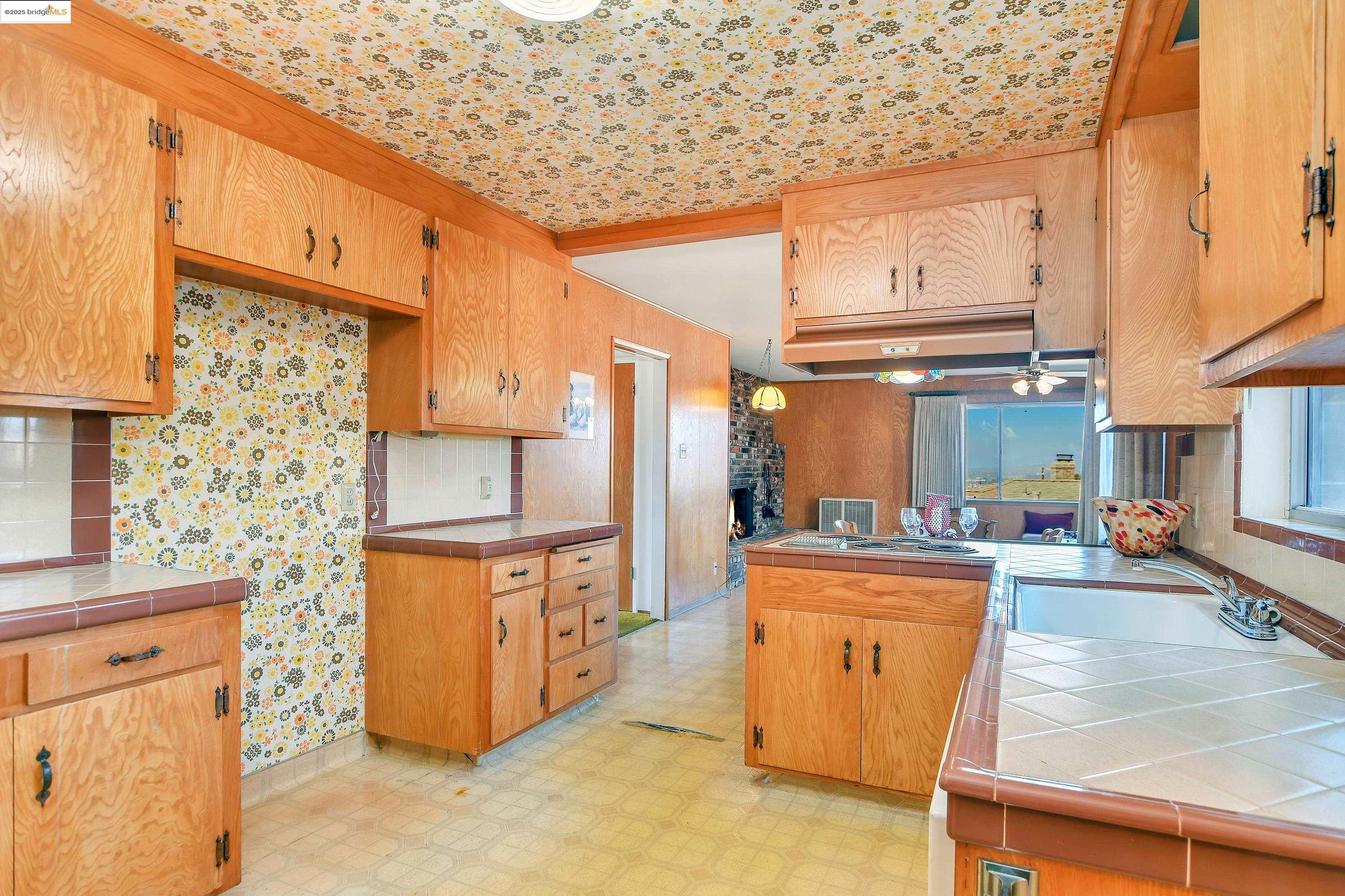 Detail Gallery Image 15 of 33 For 2266 Harborview Dr, San Leandro,  CA 94577 - 3 Beds | 2 Baths