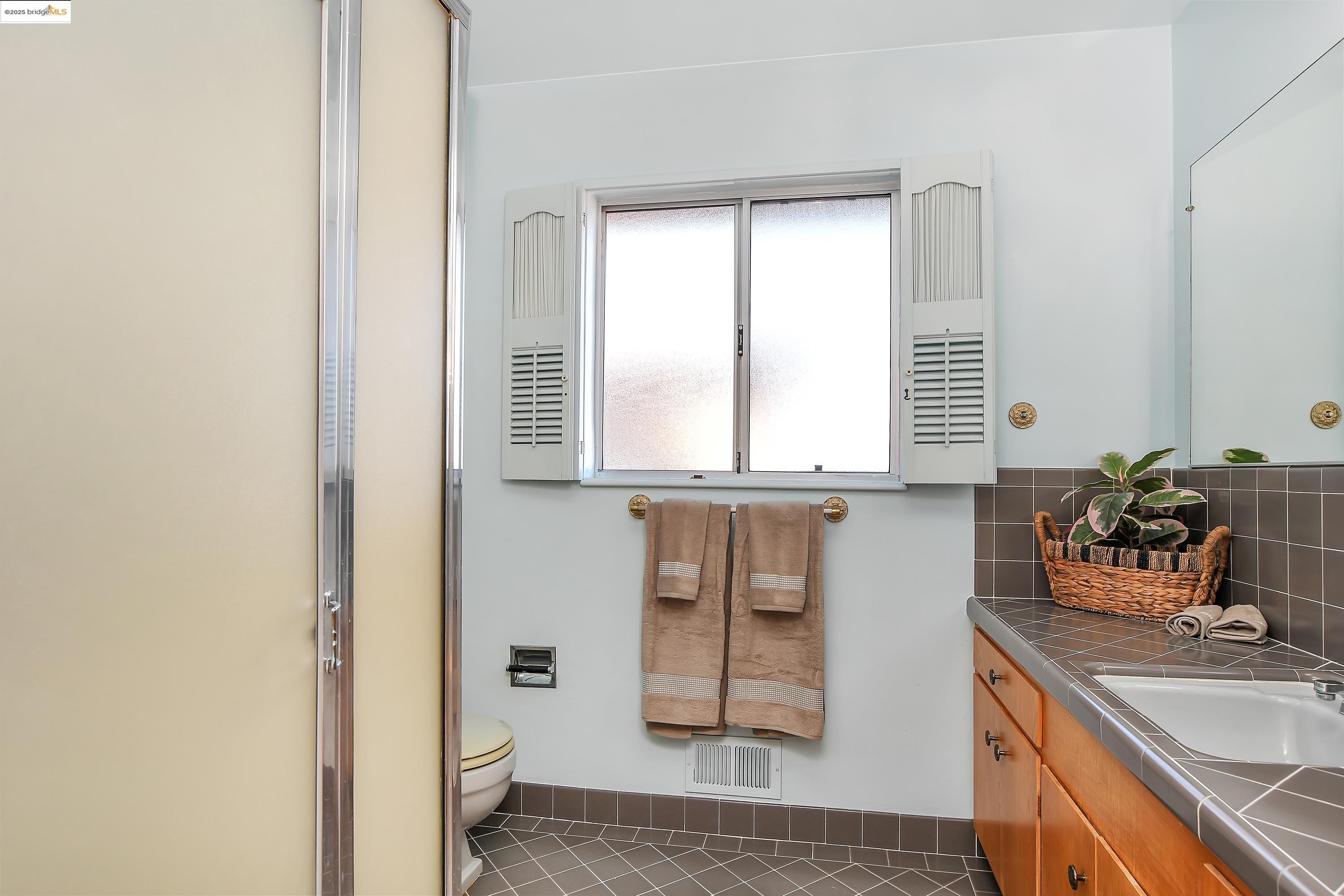 Detail Gallery Image 20 of 33 For 2266 Harborview Dr, San Leandro,  CA 94577 - 3 Beds | 2 Baths