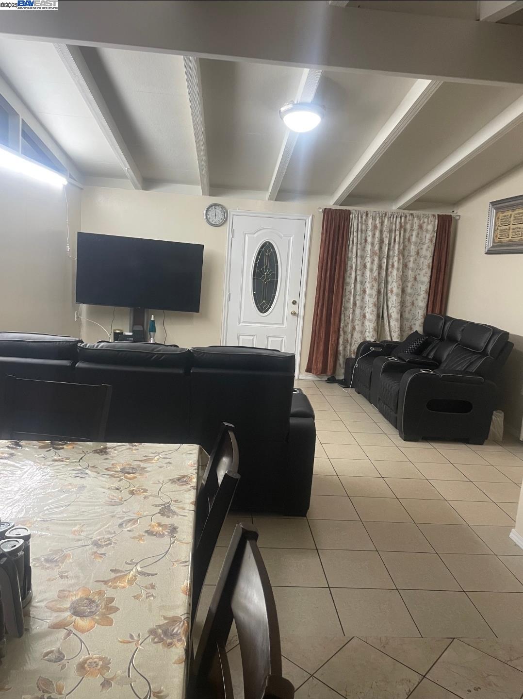 Detail Gallery Image 7 of 9 For 27844 Miami Ave, Hayward,  CA 94545 - 3 Beds | 2 Baths