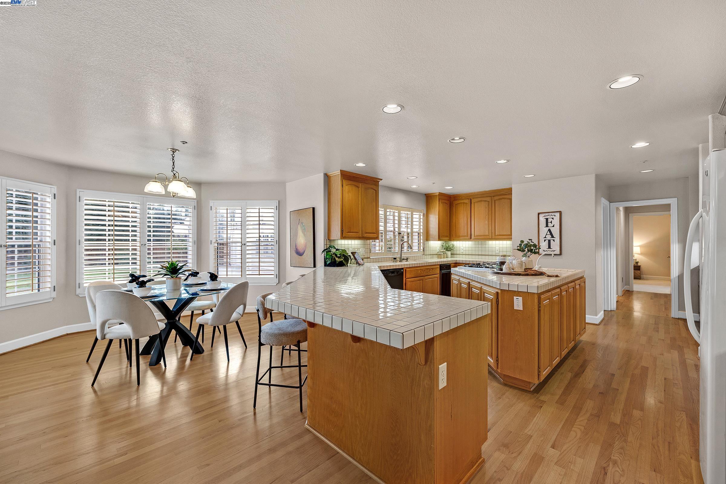 Detail Gallery Image 12 of 60 For 2215 Chardonnay Way, Livermore,  CA 94550 - 4 Beds | 3/3 Baths