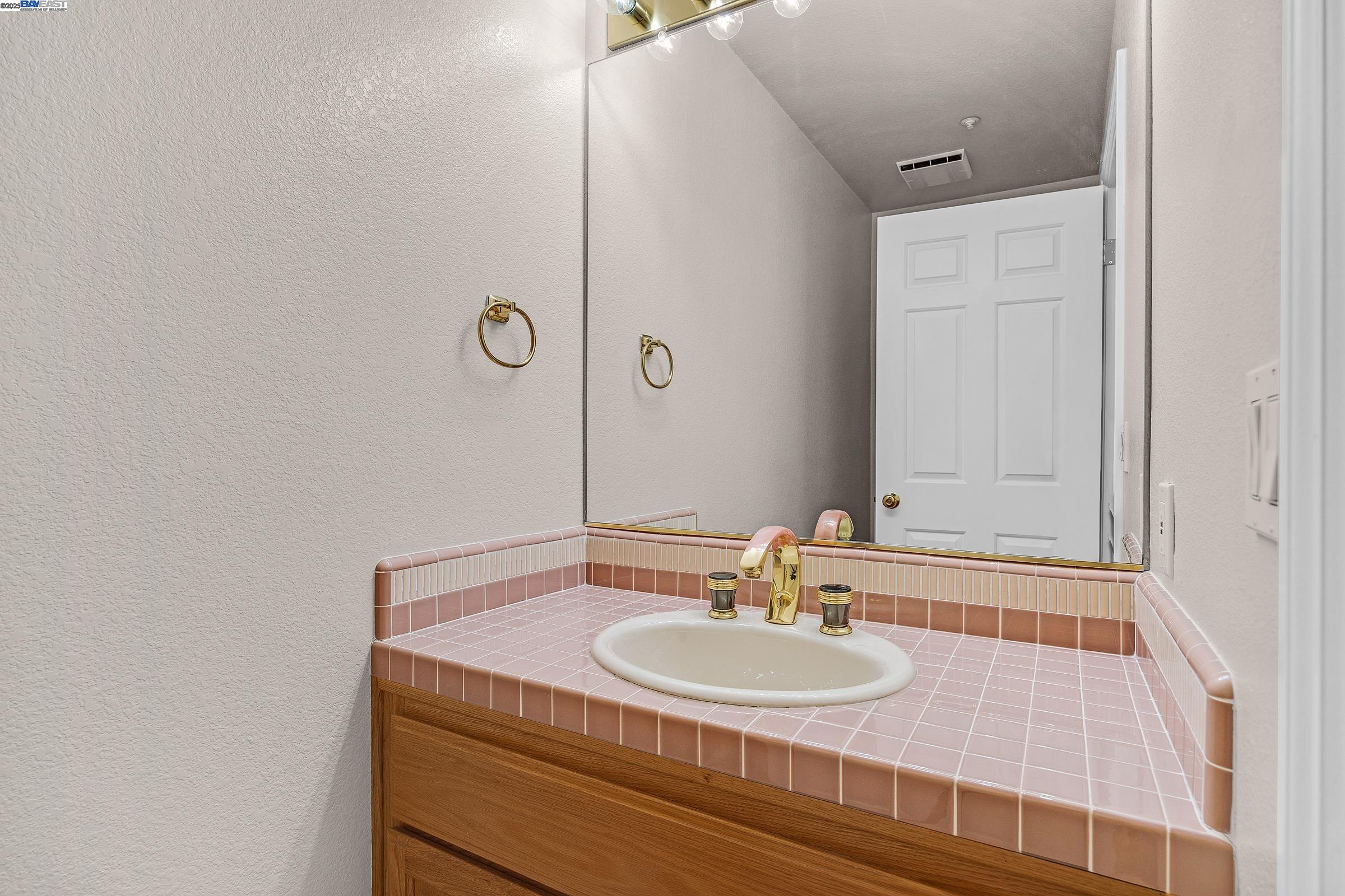 Detail Gallery Image 38 of 60 For 2215 Chardonnay Way, Livermore,  CA 94550 - 4 Beds | 3/3 Baths