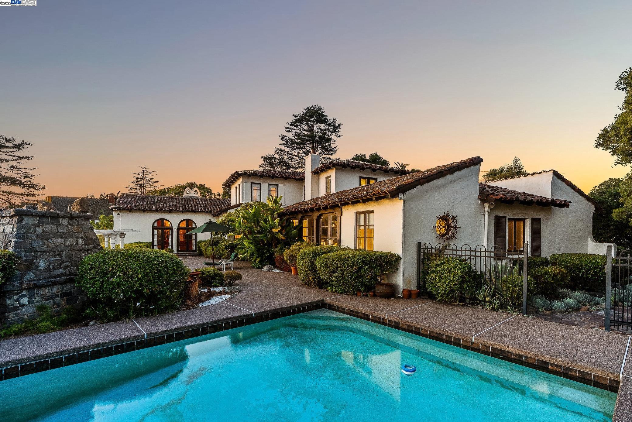 Detail Gallery Image 3 of 50 For 921 Warren Street, Hayward,  CA 94541 - 3 Beds | 2 Baths