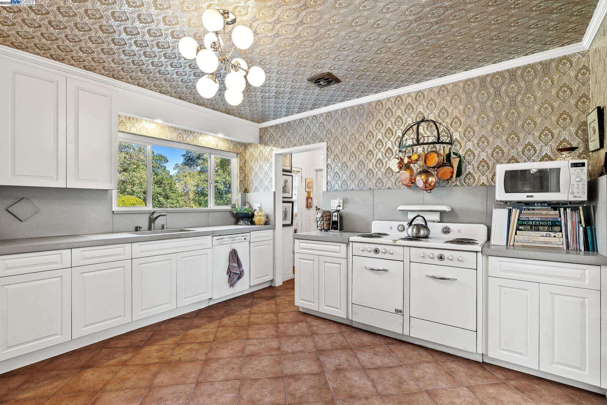 Detail Gallery Image 22 of 50 For 921 Warren Street, Hayward,  CA 94541 - 3 Beds | 2 Baths