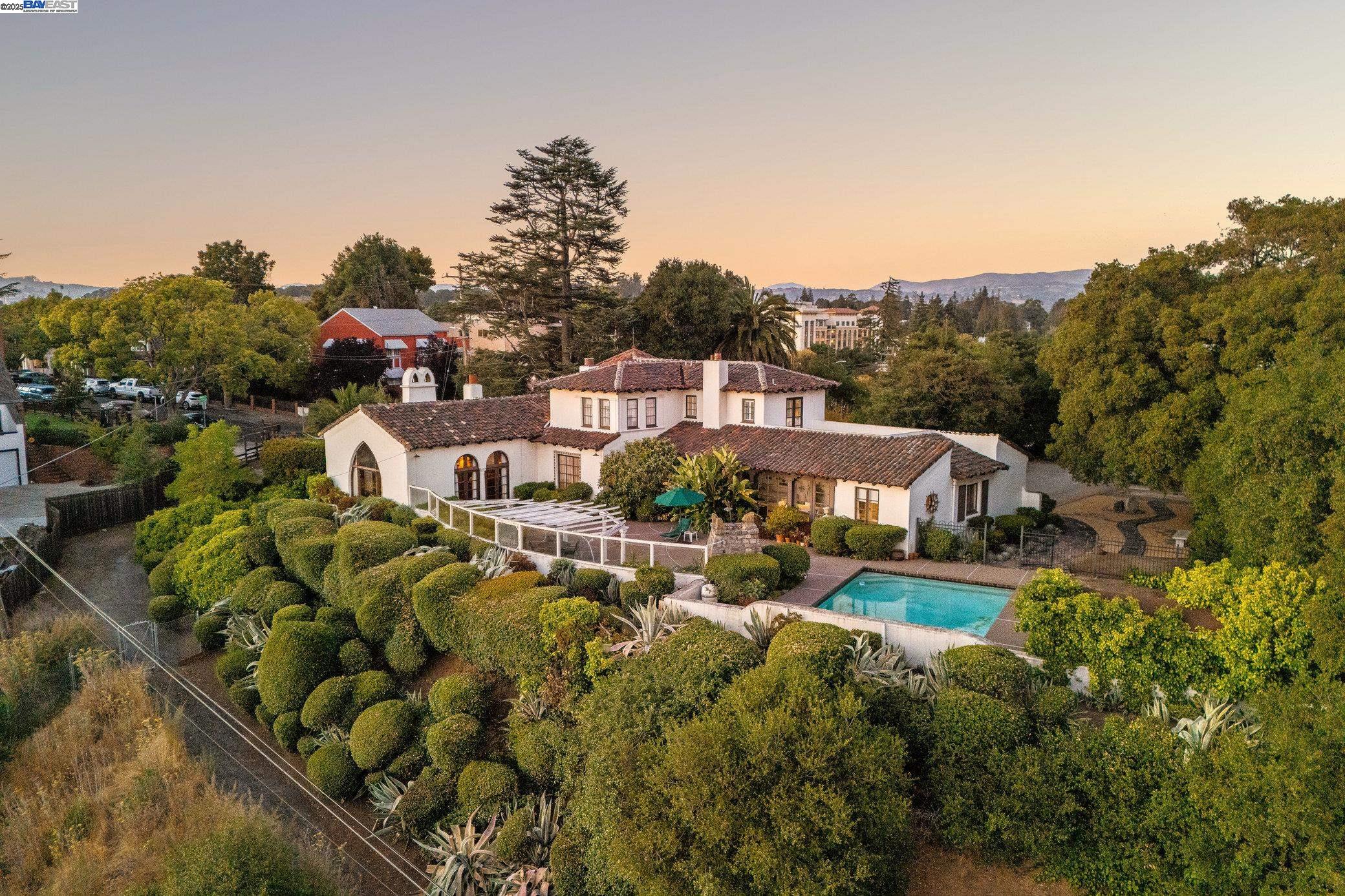 Detail Gallery Image 5 of 50 For 921 Warren Street, Hayward,  CA 94541 - 3 Beds | 2 Baths