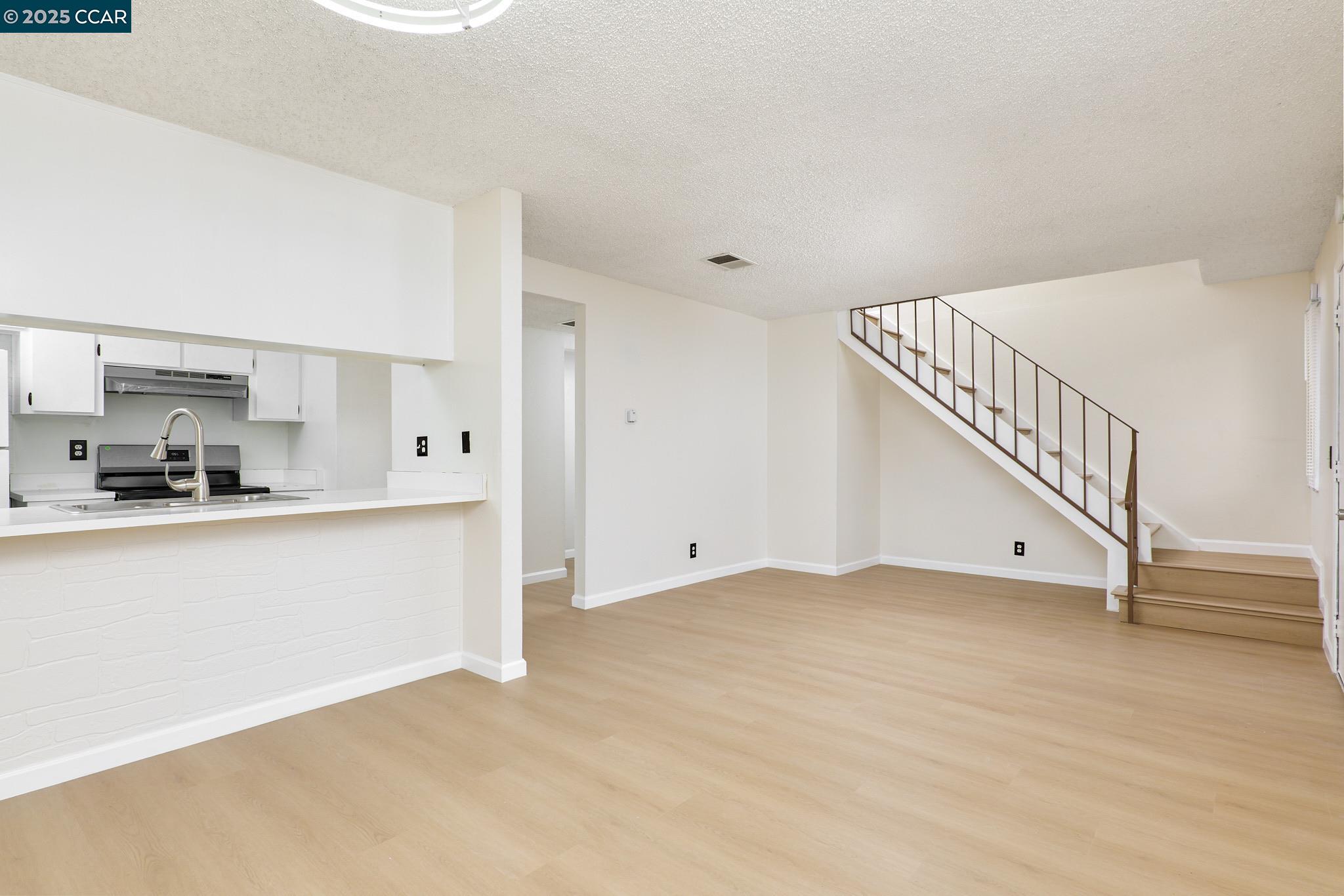 Detail Gallery Image 5 of 27 For 2606 Rutgers Ln, Antioch,  CA 94509 - 2 Beds | 1/1 Baths