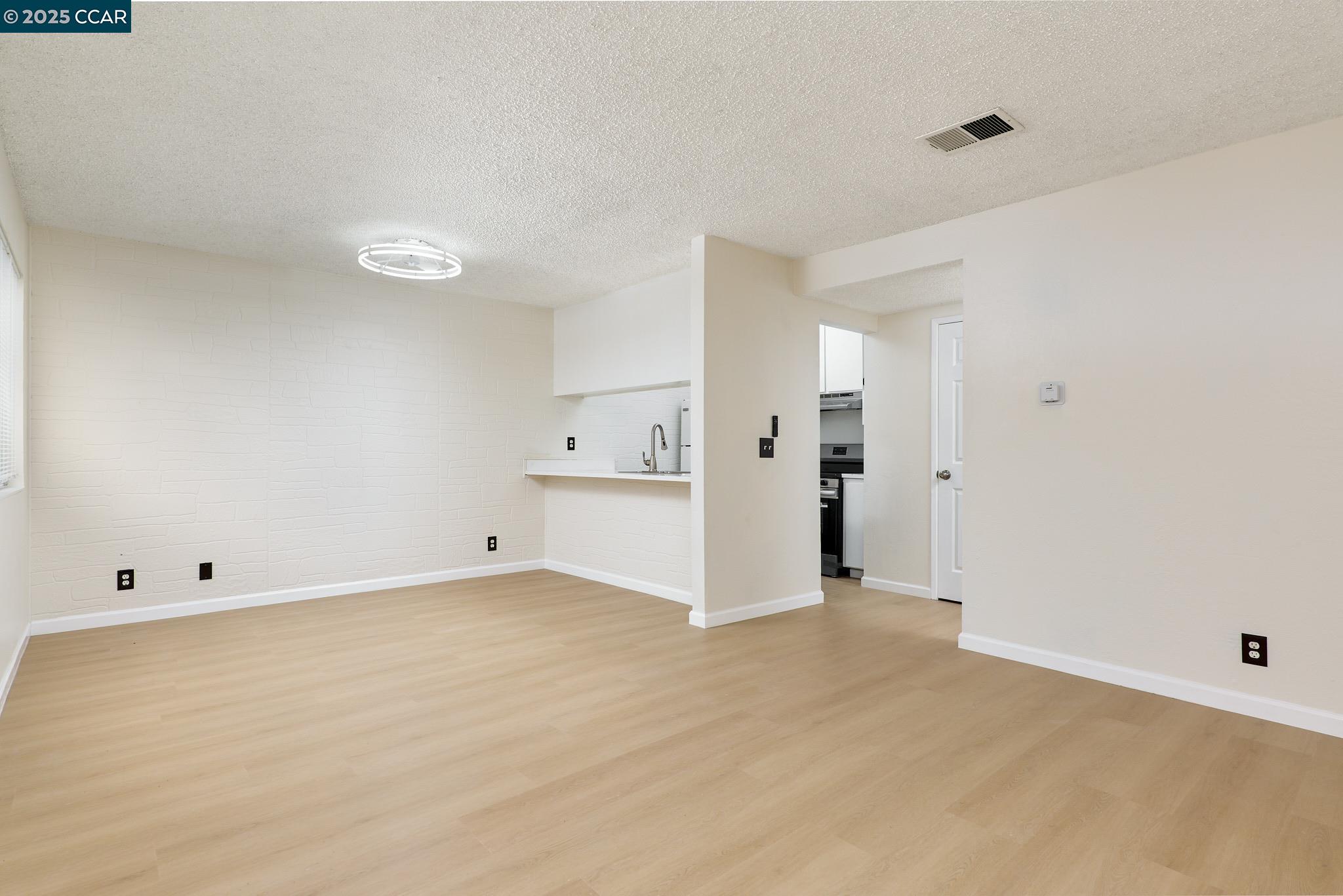 Detail Gallery Image 6 of 25 For 2606 Rutgers Ln, Antioch,  CA 94509 - 2 Beds | 1/1 Baths