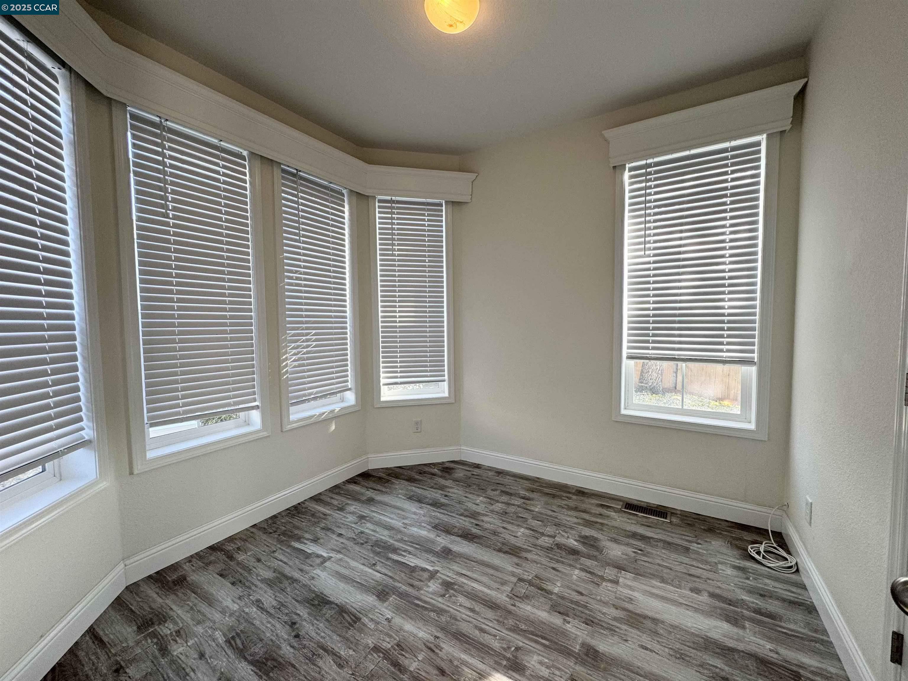 Detail Gallery Image 5 of 26 For 91 Terrace Ct, Concord,  CA 94518 - 2 Beds | 2 Baths