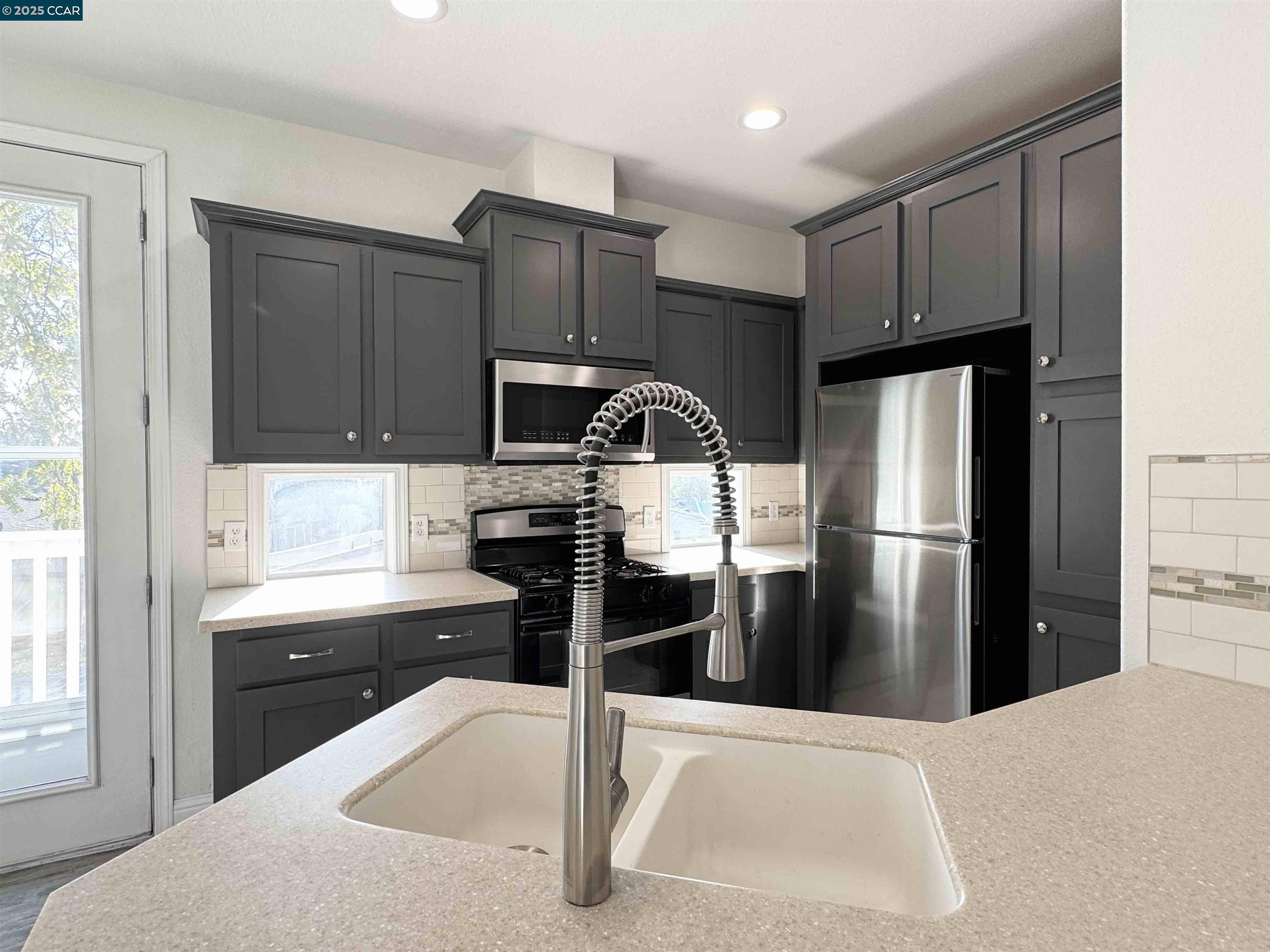 Detail Gallery Image 8 of 26 For 91 Terrace Ct, Concord,  CA 94518 - 2 Beds | 2 Baths