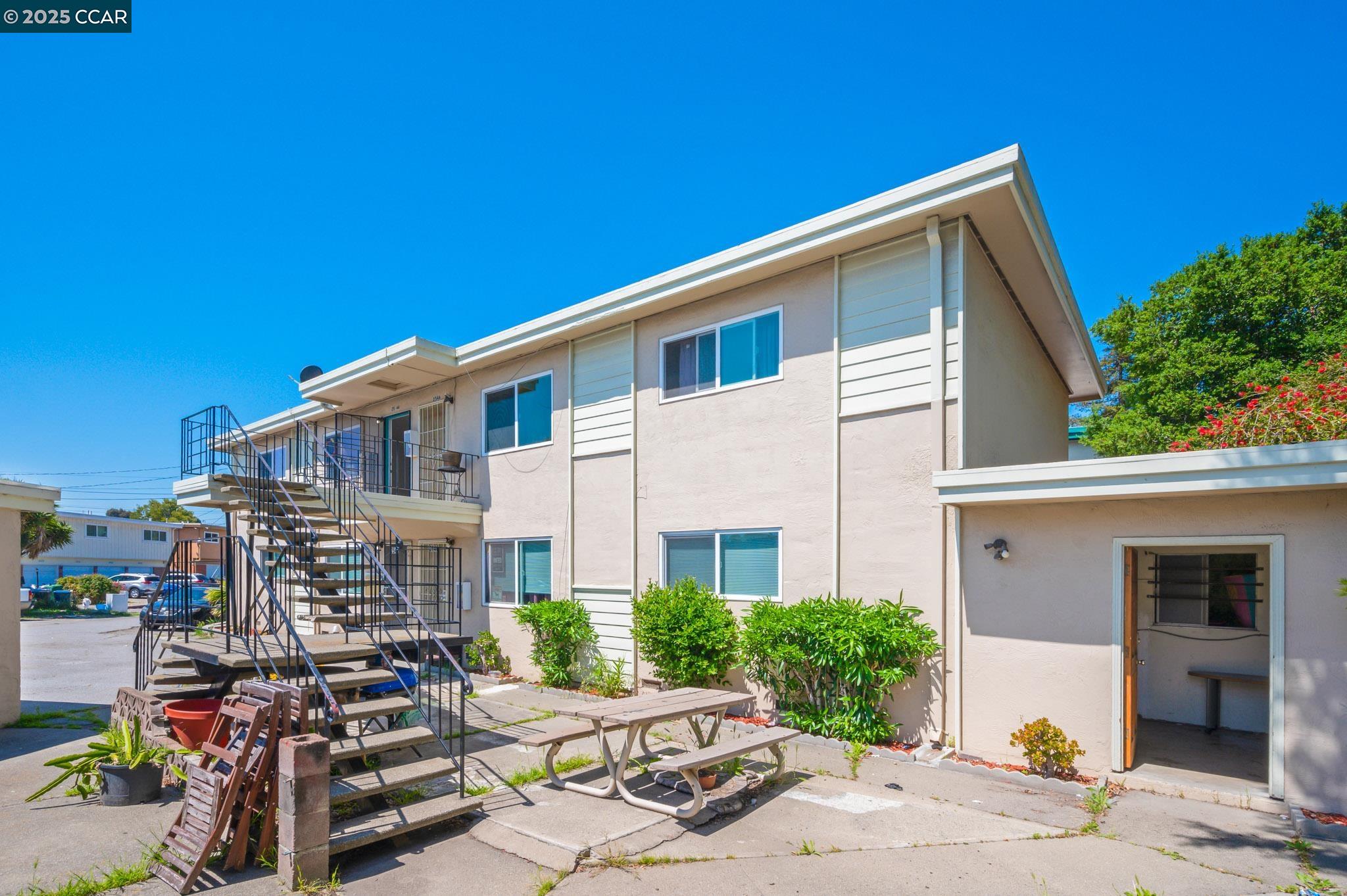 Detail Gallery Image 2 of 19 For 2544 Denning Ct, Castro Valley,  CA 94546 - 2 Beds | 1 Baths