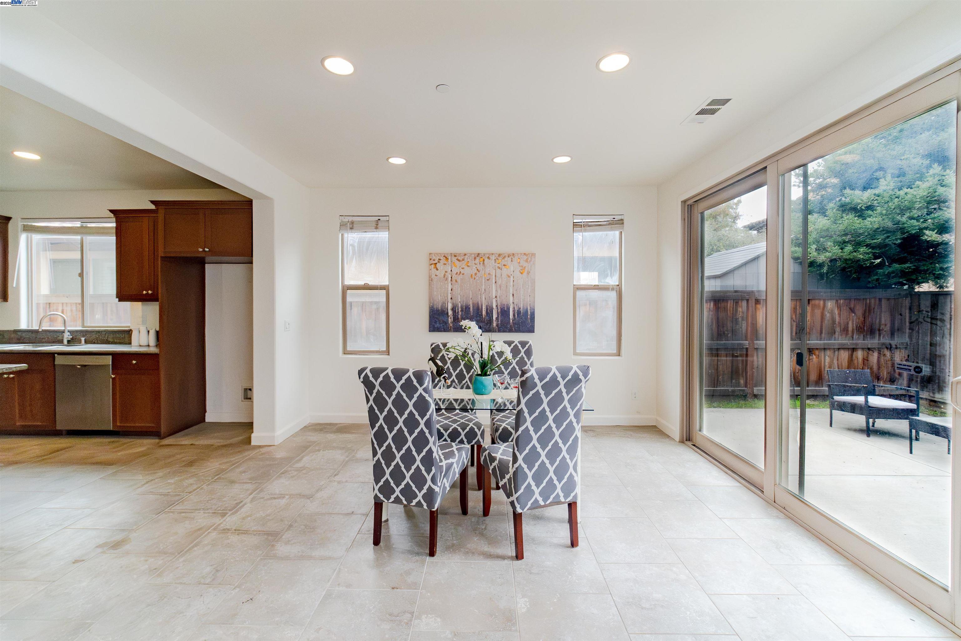 Detail Gallery Image 12 of 43 For 3630 Levanto Way, Manteca,  CA 95337 - 4 Beds | 3/1 Baths