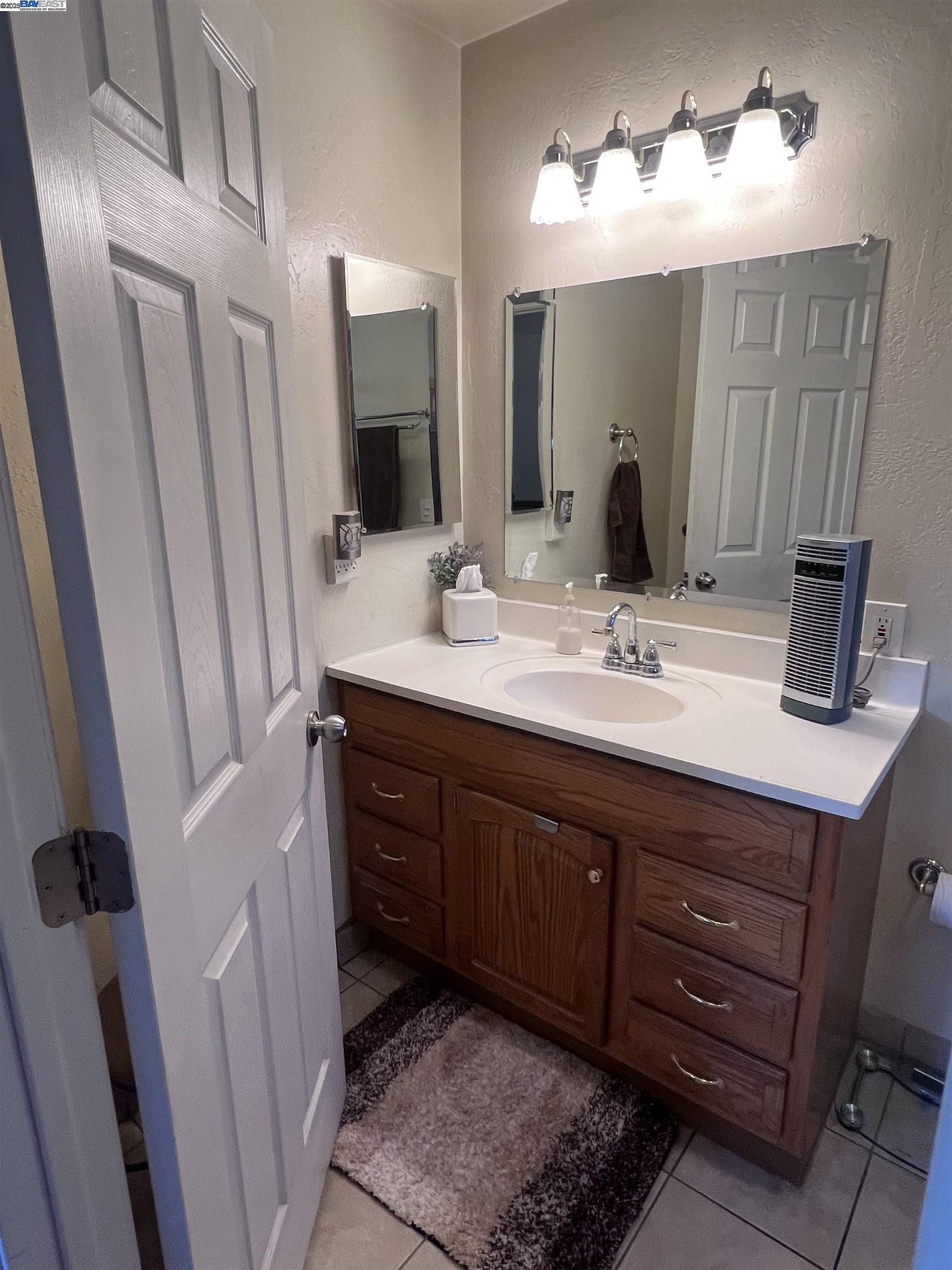 Detail Gallery Image 12 of 27 For 1222 Murdell Ln, Livermore,  CA 94550 - 4 Beds | 2 Baths