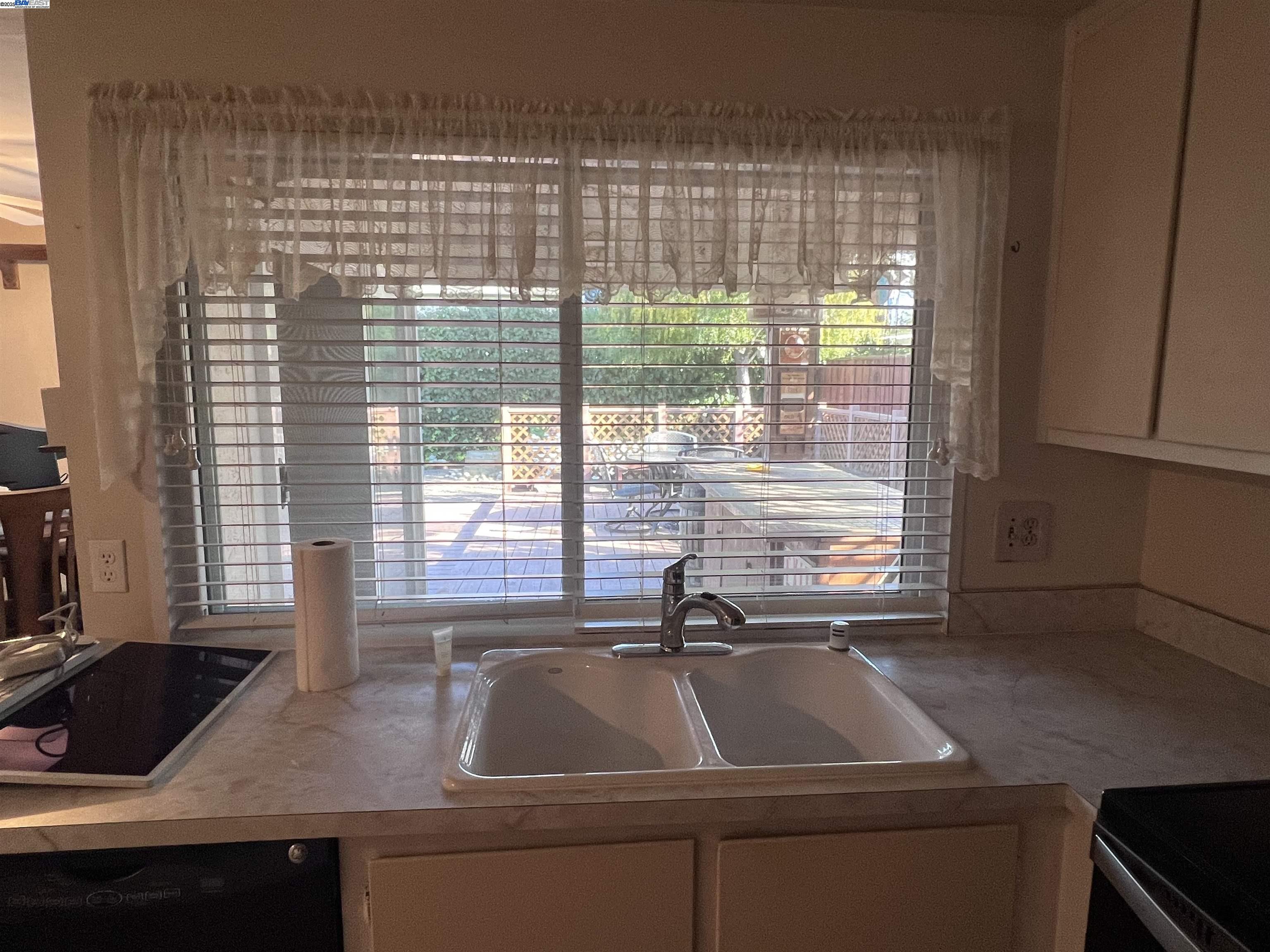 Detail Gallery Image 10 of 27 For 1222 Murdell Ln, Livermore,  CA 94550 - 4 Beds | 2 Baths