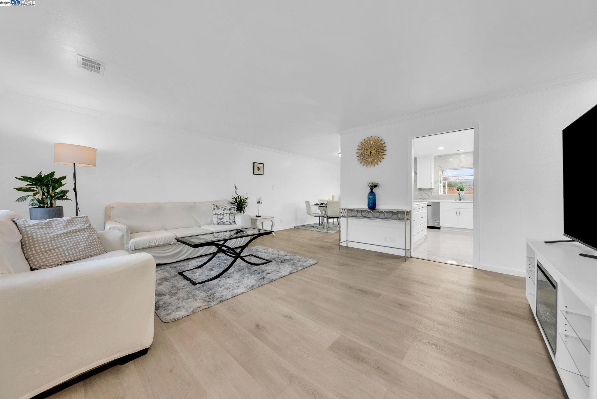 Detail Gallery Image 4 of 37 For 1532 Kooser Rd, San Jose,  CA 95118 - 4 Beds | 3 Baths