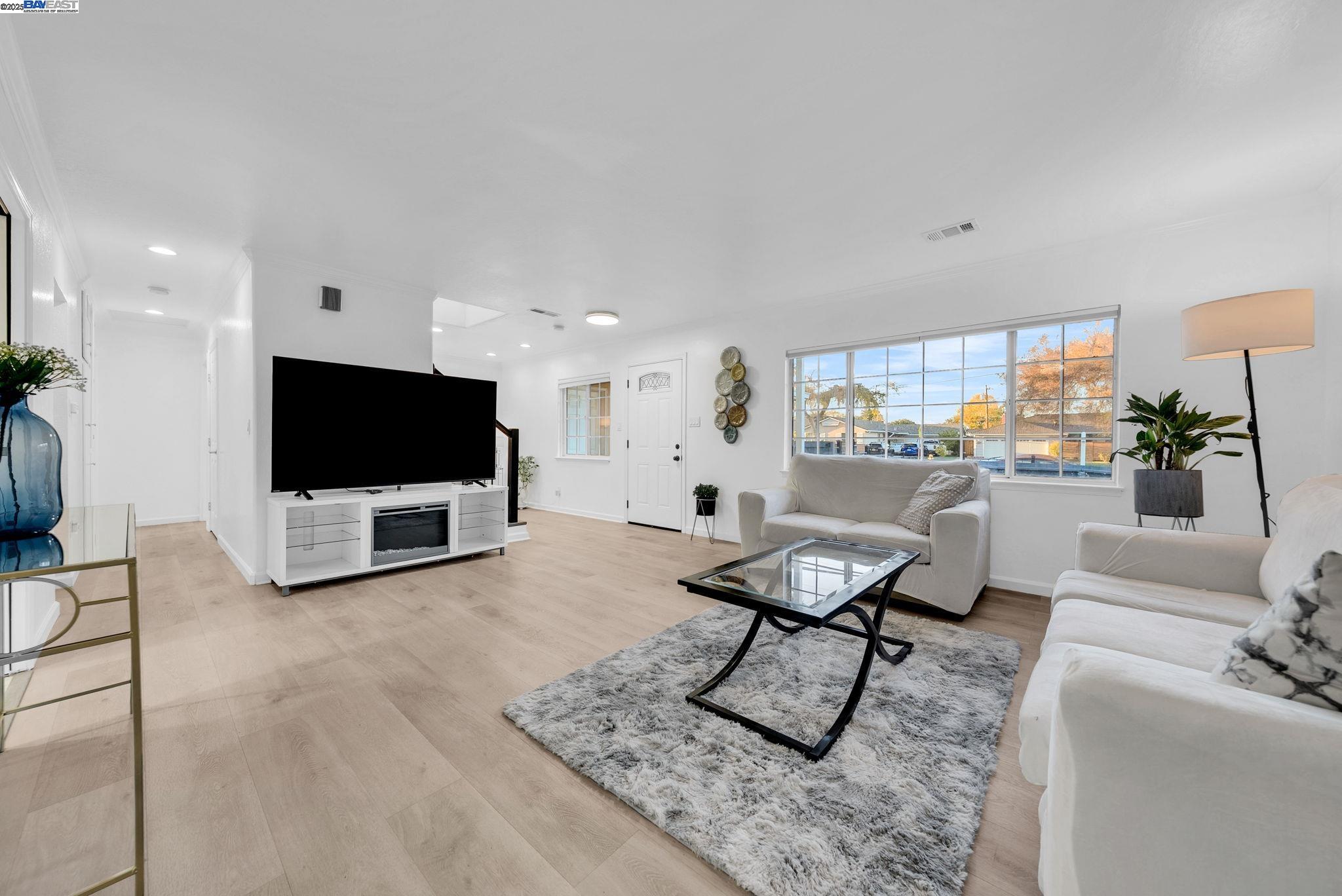 Detail Gallery Image 5 of 37 For 1532 Kooser Rd, San Jose,  CA 95118 - 4 Beds | 3 Baths