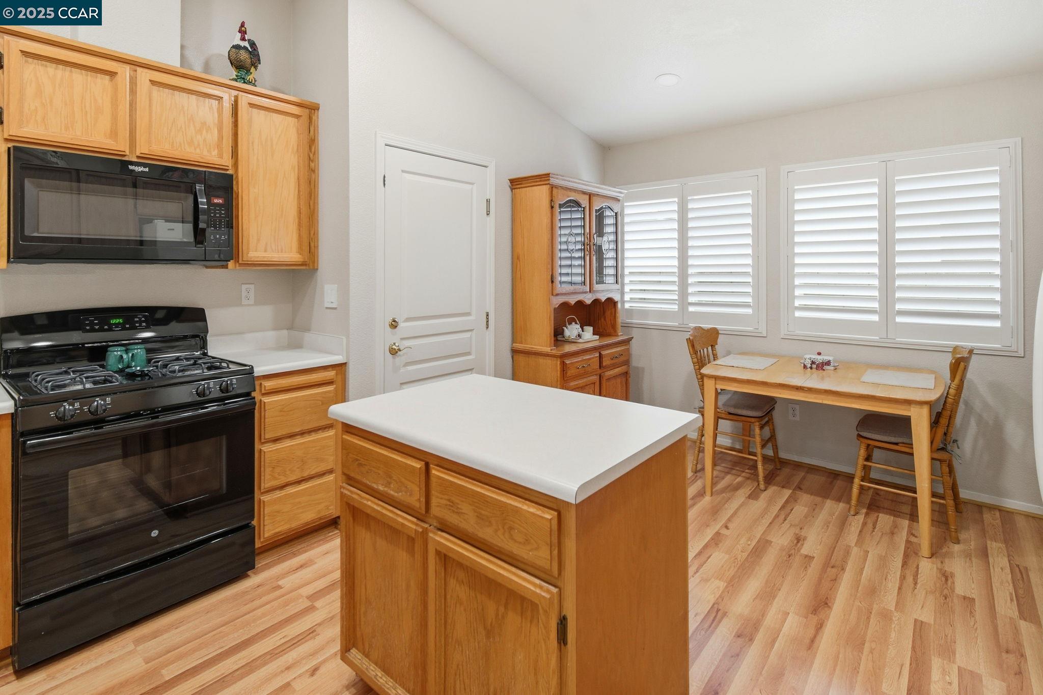 Detail Gallery Image 13 of 39 For 443 Mandarin Cir, Vacaville,  CA 95687 - 2 Beds | 2 Baths