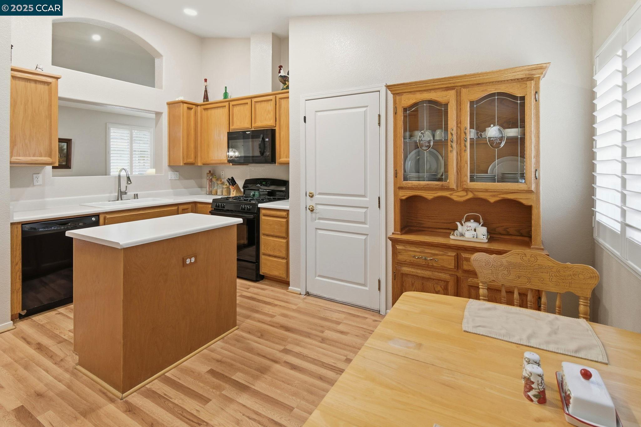 Detail Gallery Image 14 of 39 For 443 Mandarin Cir, Vacaville,  CA 95687 - 2 Beds | 2 Baths