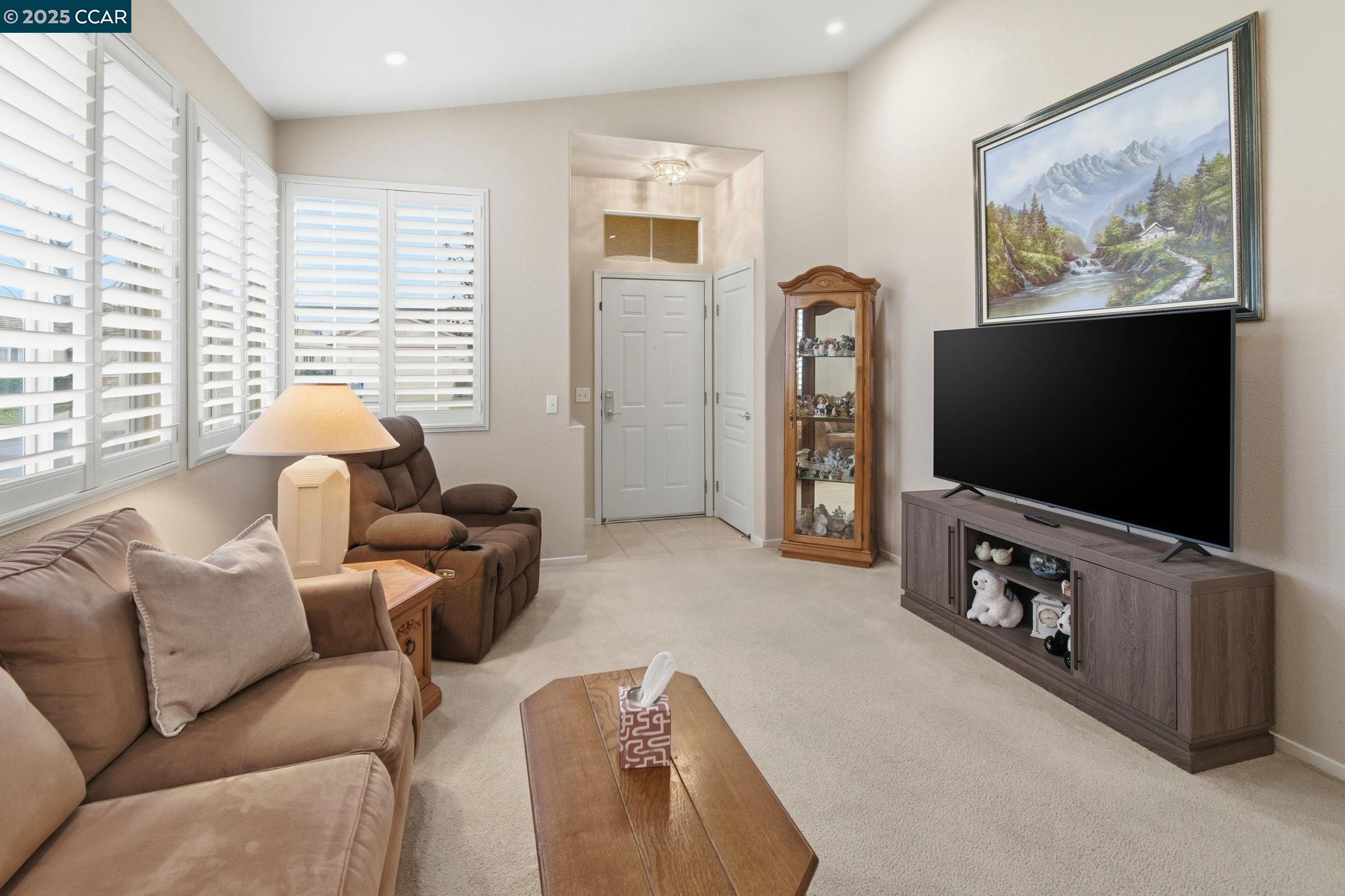 Detail Gallery Image 6 of 39 For 443 Mandarin Cir, Vacaville,  CA 95687 - 2 Beds | 2 Baths