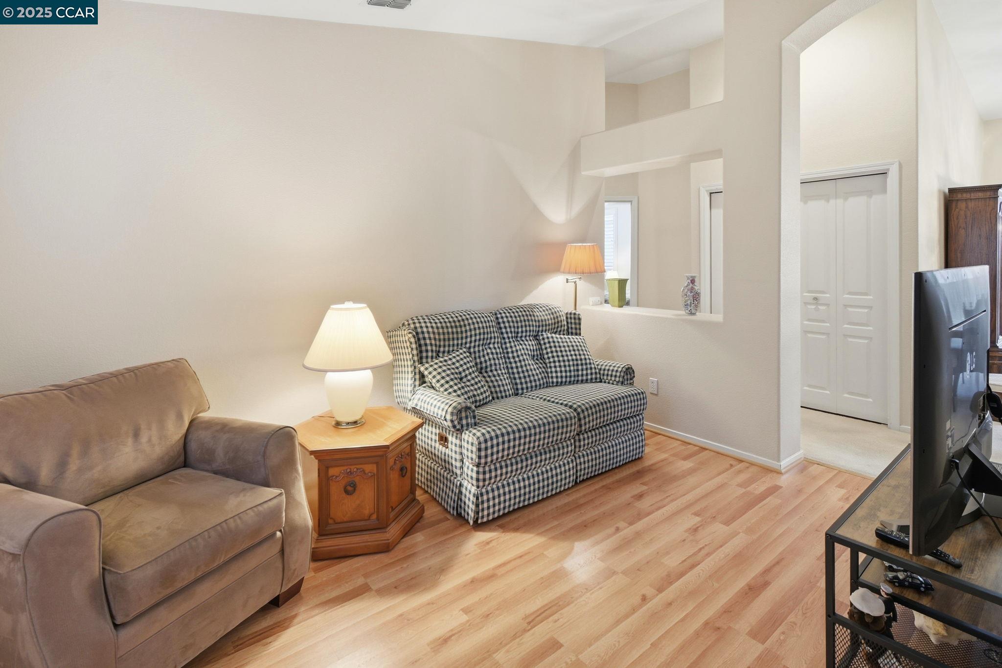 Detail Gallery Image 10 of 39 For 443 Mandarin Cir, Vacaville,  CA 95687 - 2 Beds | 2 Baths