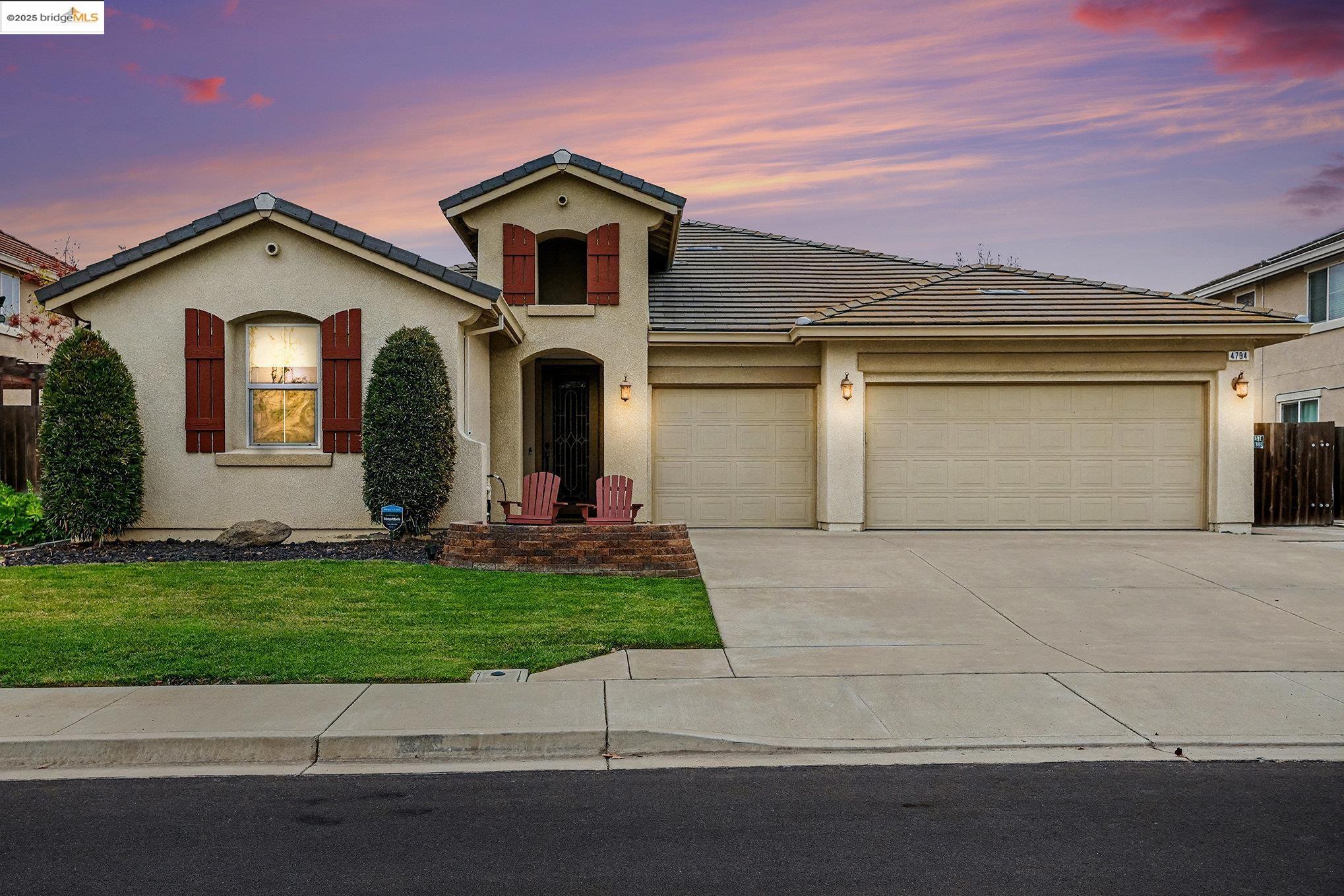 Detail Gallery Image 2 of 39 For 4794 Snowy Egret Way, Oakley,  CA 94561 - 4 Beds | 2/1 Baths