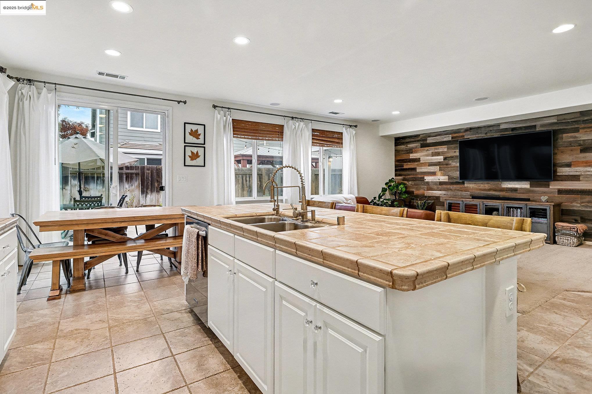 Detail Gallery Image 17 of 39 For 4794 Snowy Egret Way, Oakley,  CA 94561 - 4 Beds | 2/1 Baths