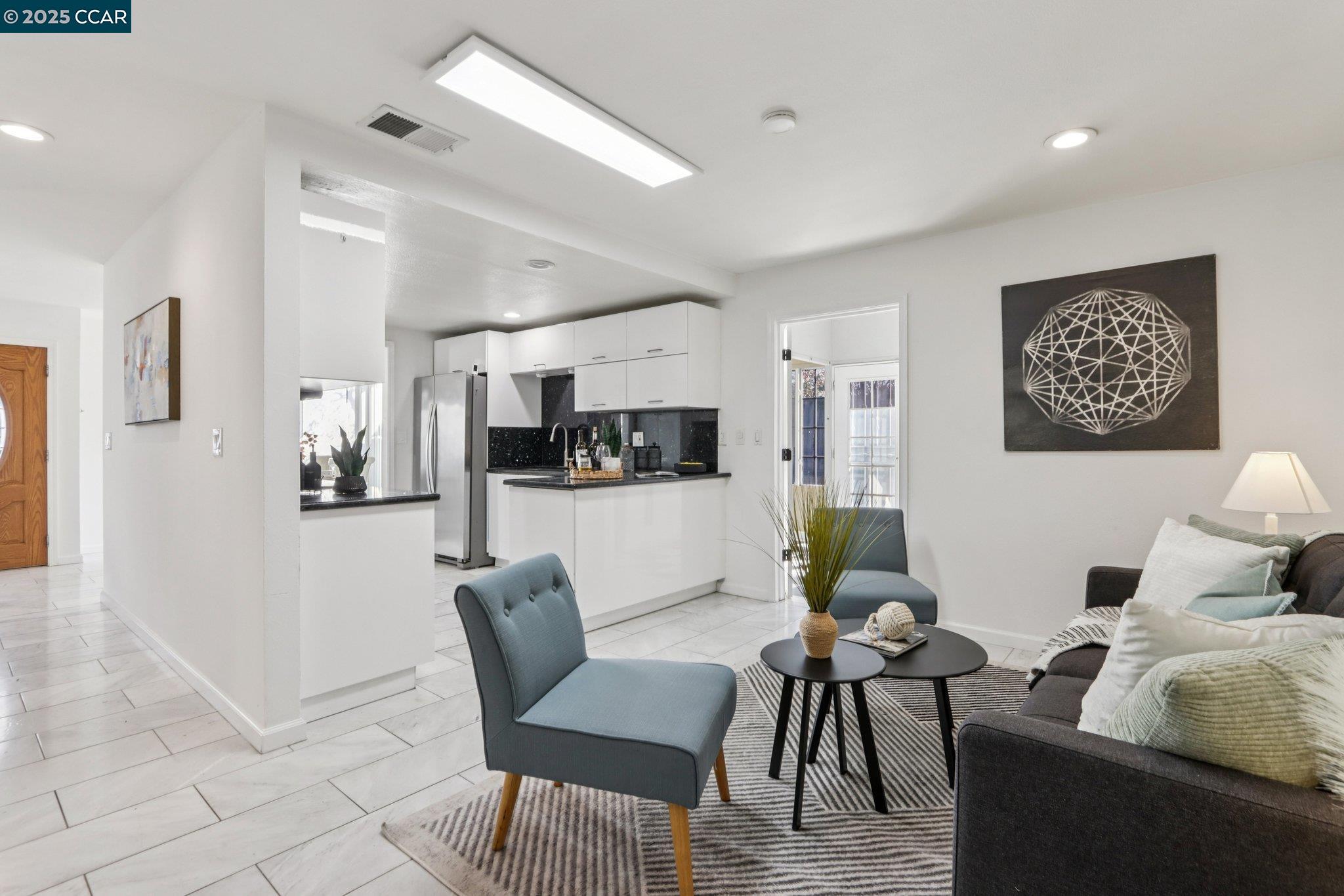 Detail Gallery Image 13 of 48 For 1998 Edgeview Dr, San Jose,  CA 95122 - 4 Beds | 3 Baths